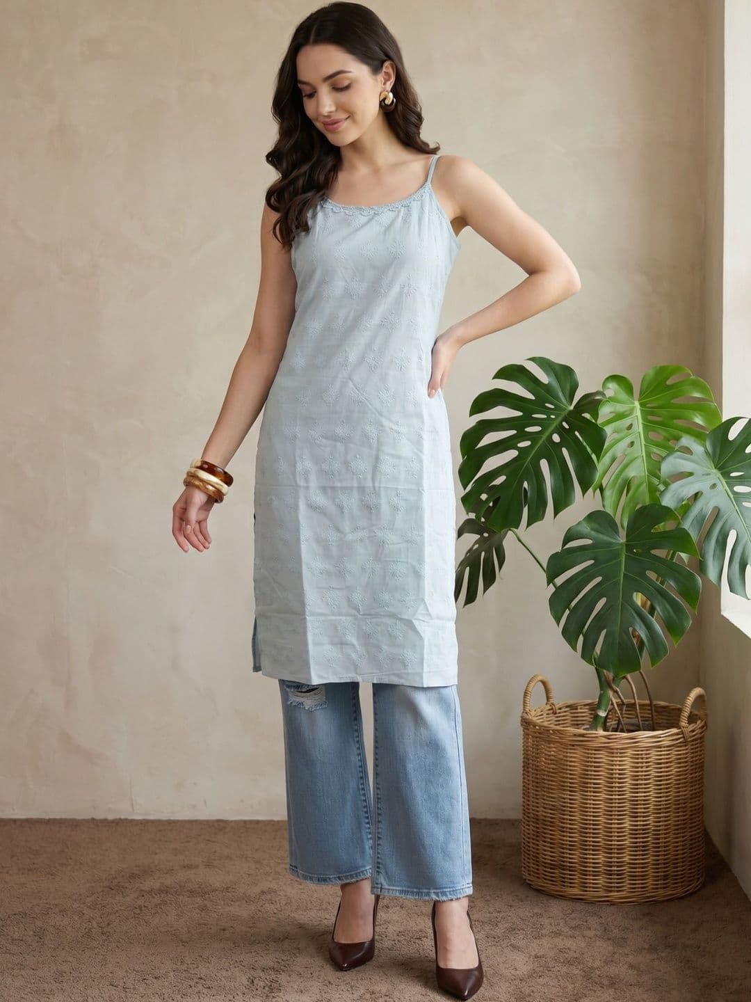 Sangria Women Embellished Thread Work Pastels Kurta - view 1