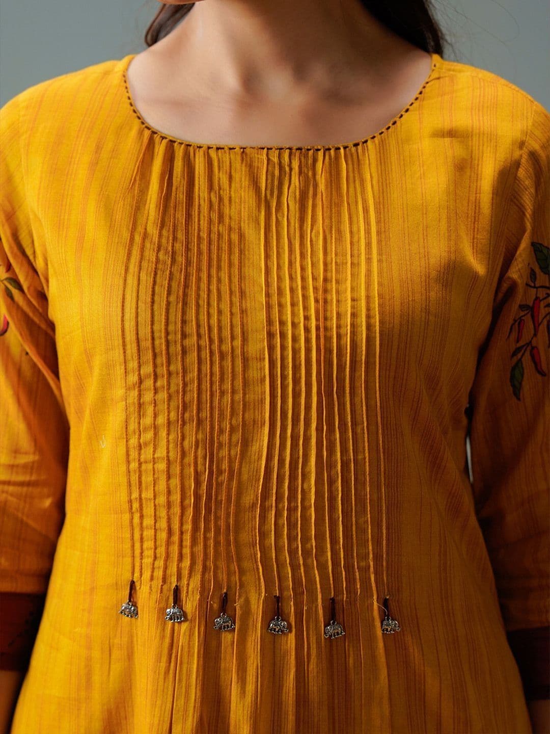 Varanga Women Printed Panelled Kurta with Trousers thumbnail 6