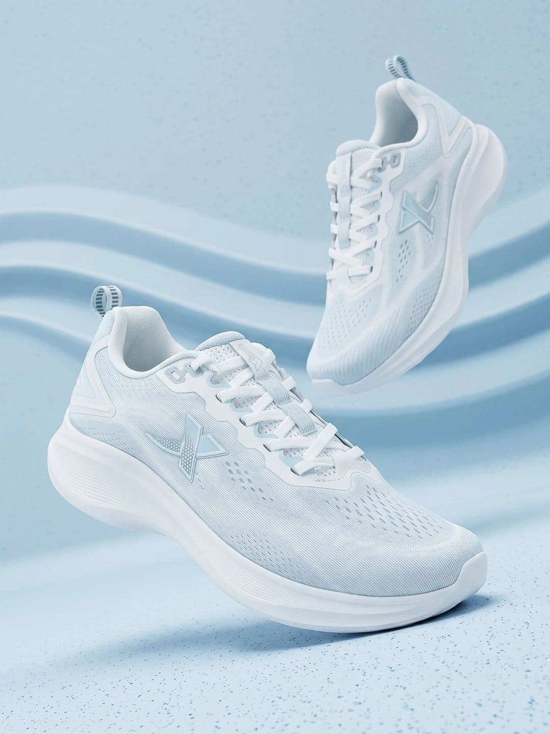 Xtep Women Feather Foam Running Shoes - view 1