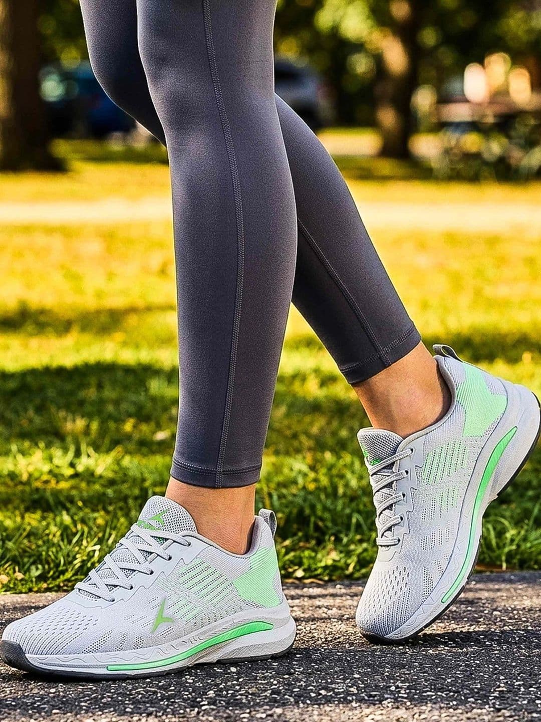 TRACER Women Mesh Running Non-Marking Shoes thumbnail 3