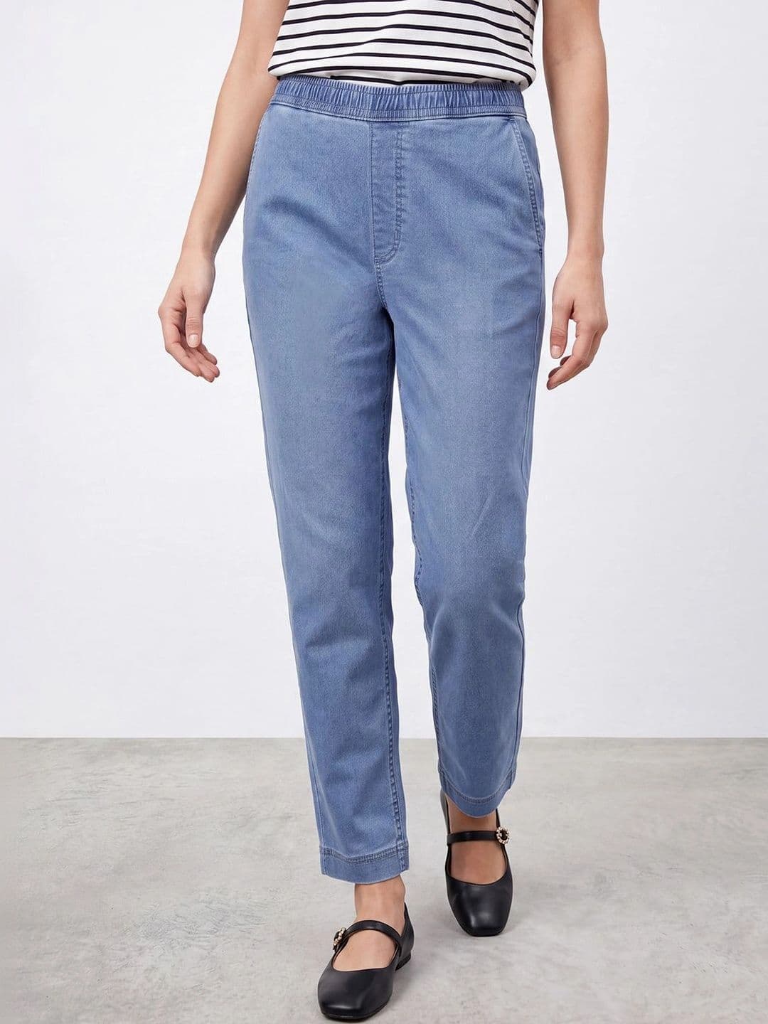 R&B Women Tapered Fit Mid-Rise Stretchable Jeans - view 1