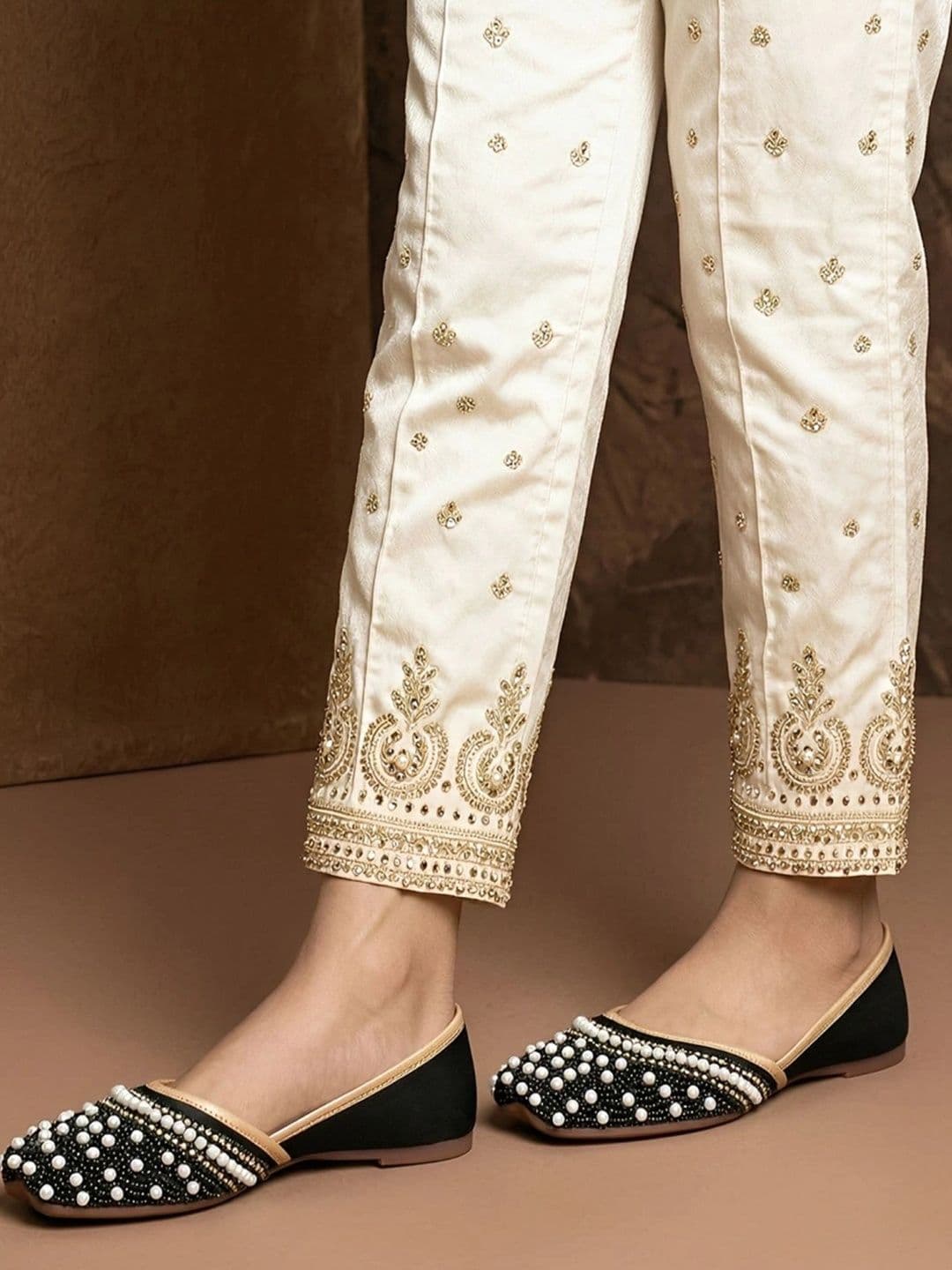 ORNG CAT Women Embellished Ethnic Mojaris Flats - view 1