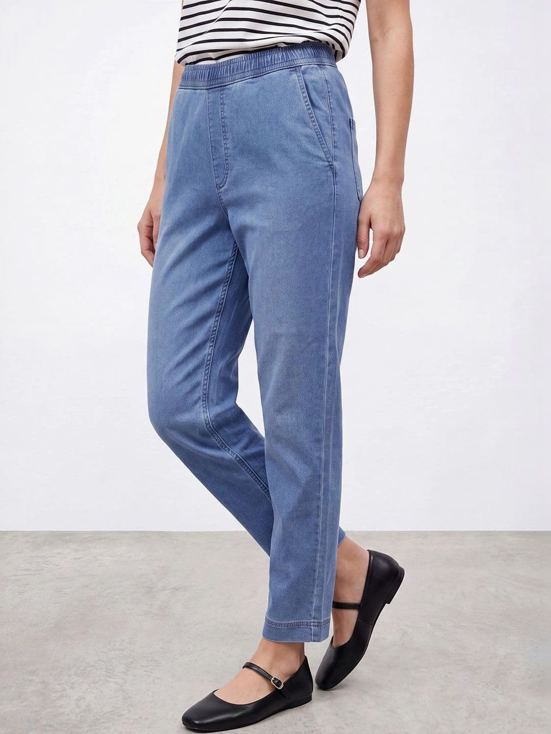 R&B Women Tapered Fit Mid-Rise Stretchable Jeans thumbnail 3