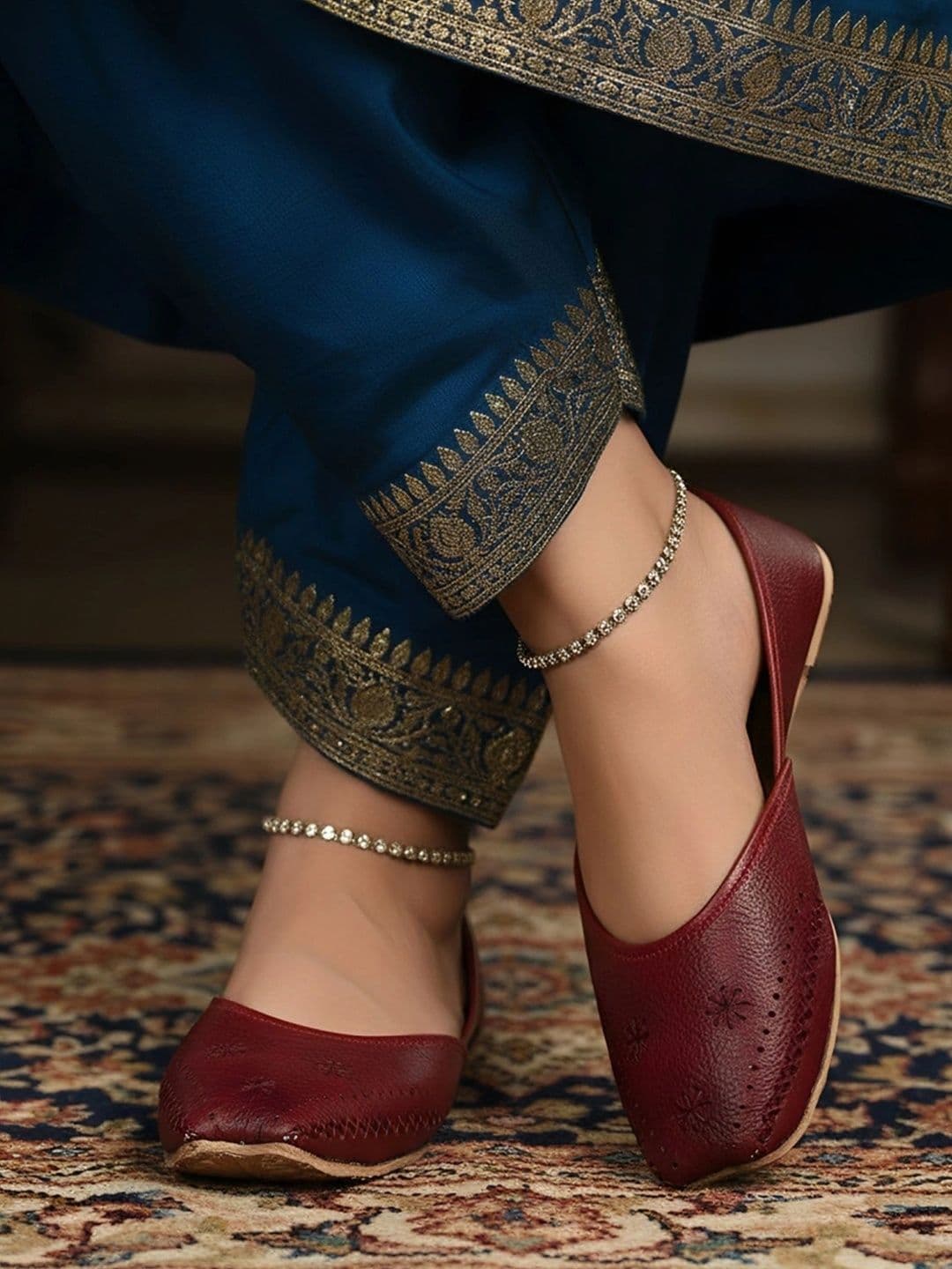 ORNG CAT Women Textured Ethnic Mojaris with Embroidered Flats thumbnail 3