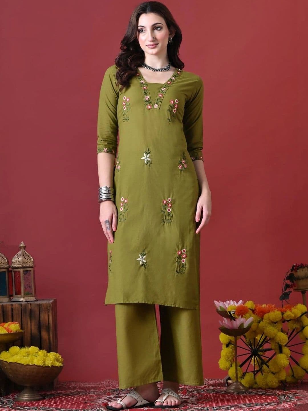 Anouk Women Floral Embroidered Regular Thread Work Pure Cotton Kurta with Palazzos & With Dupatta thumbnail 3