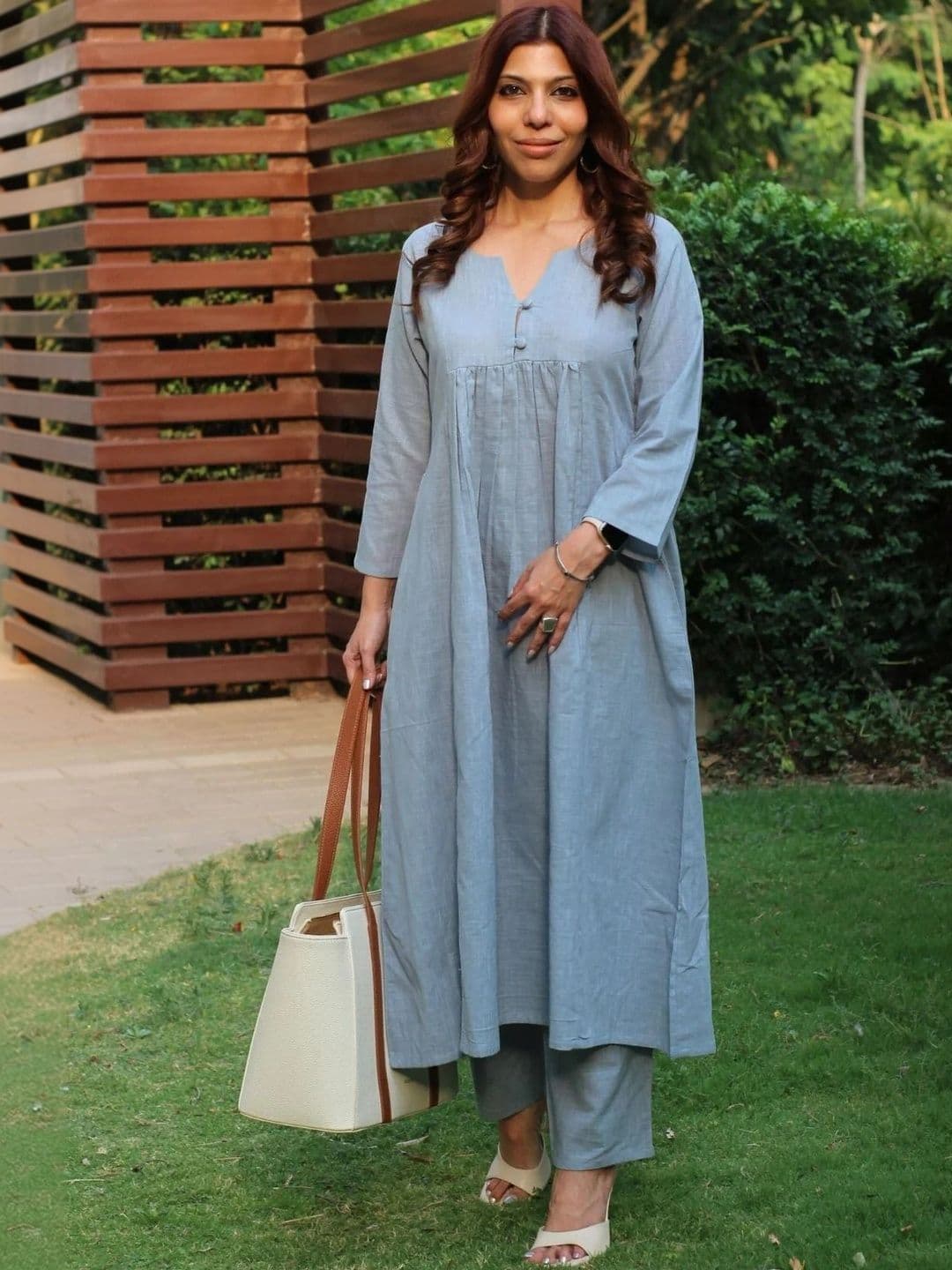 THEOMFAB Women Regular Kurti with Palazzos thumbnail 4