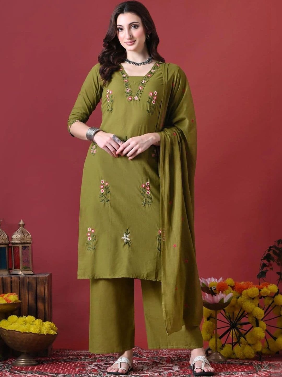 Anouk Women Floral Embroidered Regular Thread Work Pure Cotton Kurta with Palazzos & With Dupatta thumbnail 4