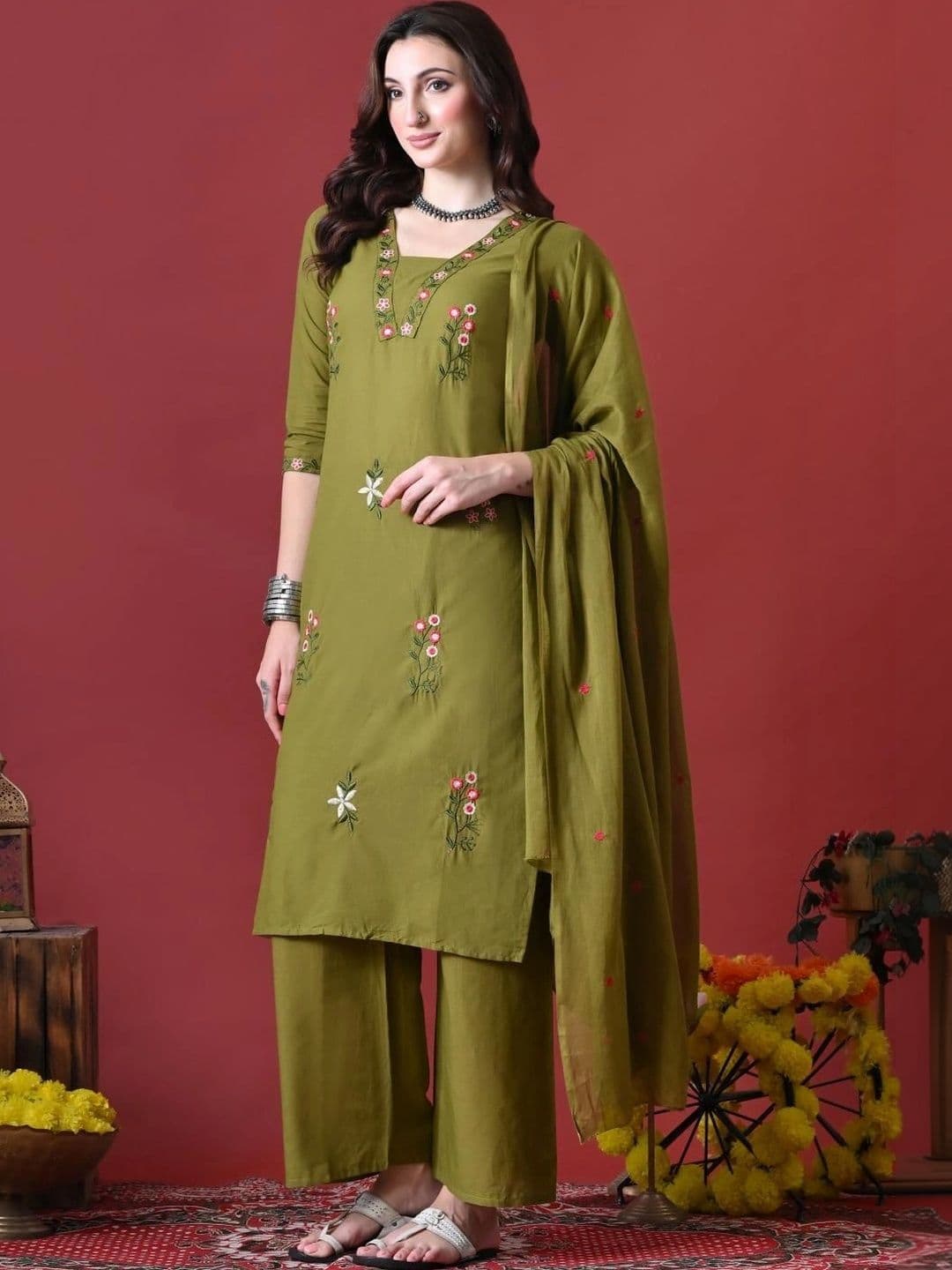 Anouk Women Floral Embroidered Regular Thread Work Pure Cotton Kurta with Palazzos & With Dupatta thumbnail 2