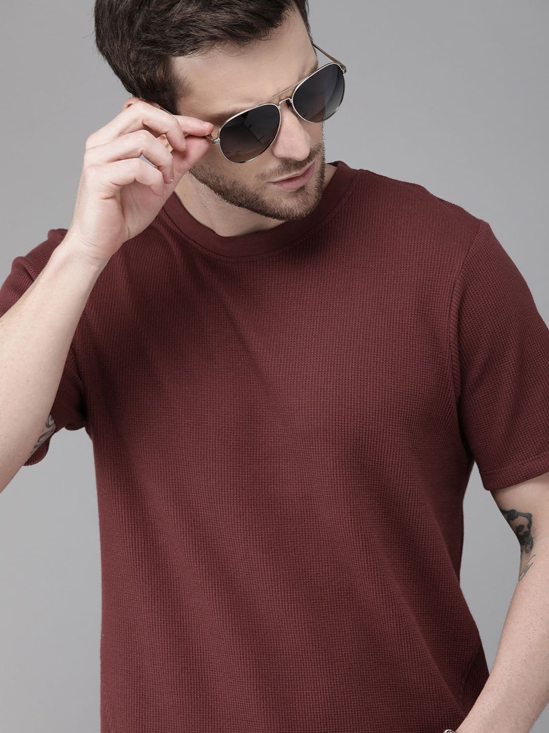 Roadster Men Burgundy Solid Round Neck Cotton T-shirt - view 1