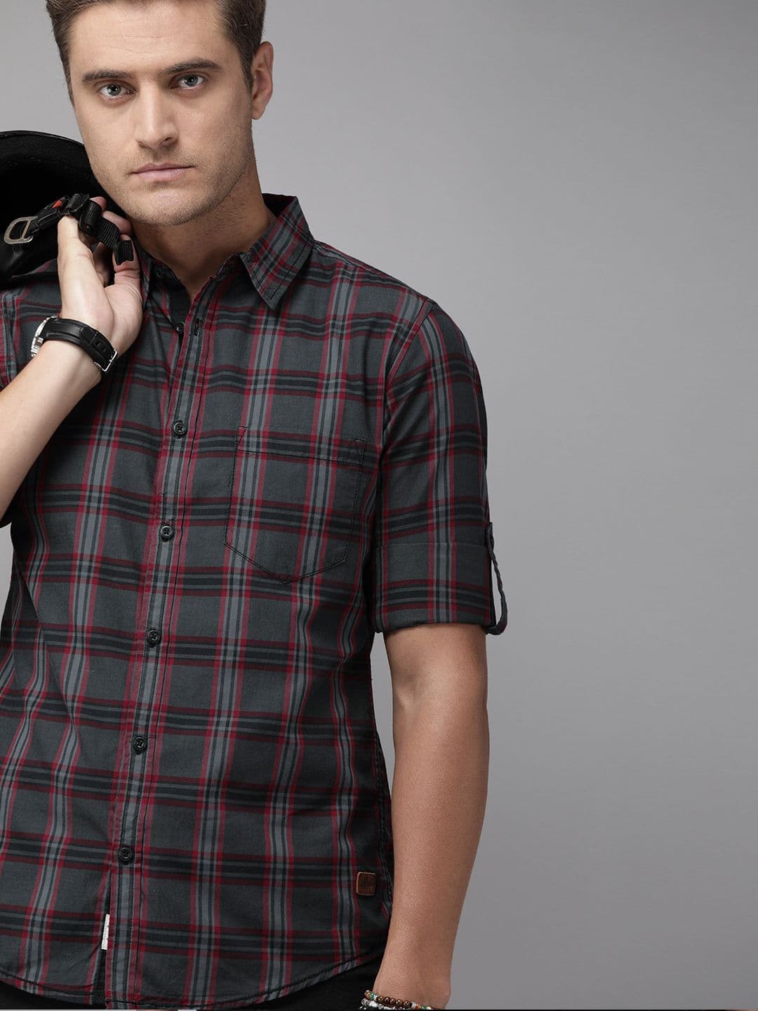 Roadster Men Charcoal Grey & Red Regular Fit Checked Casual Shirt - view 1