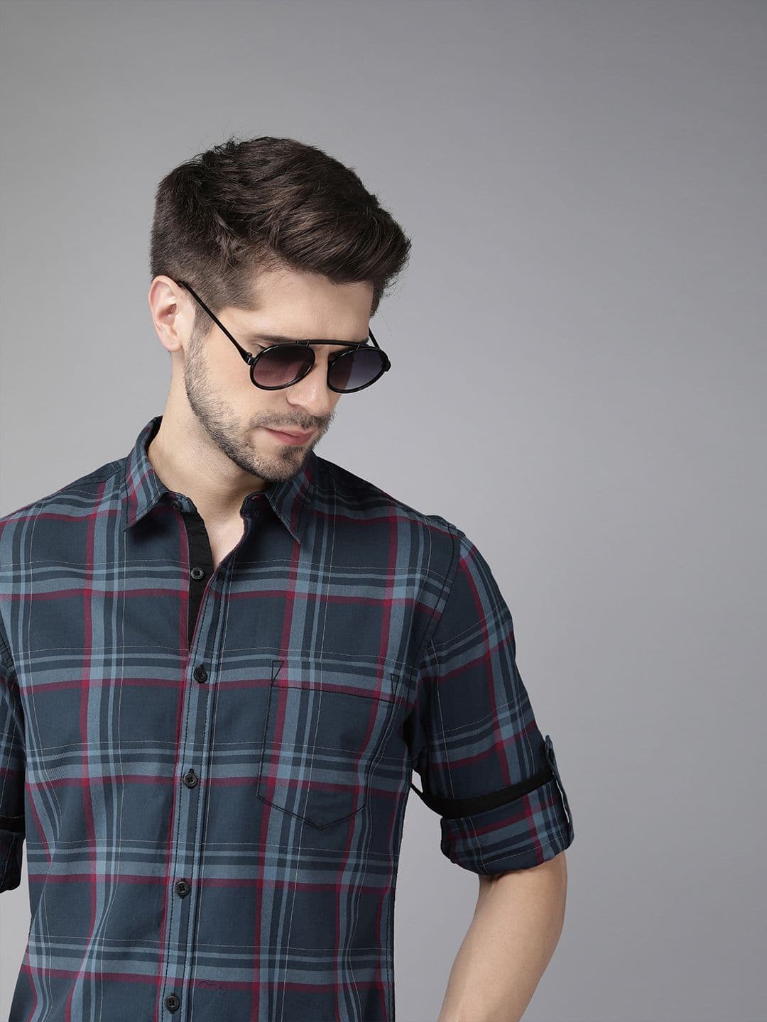 Roadster Men Navy Blue & Red Regular Fit Checked Casual Shirt - view 1