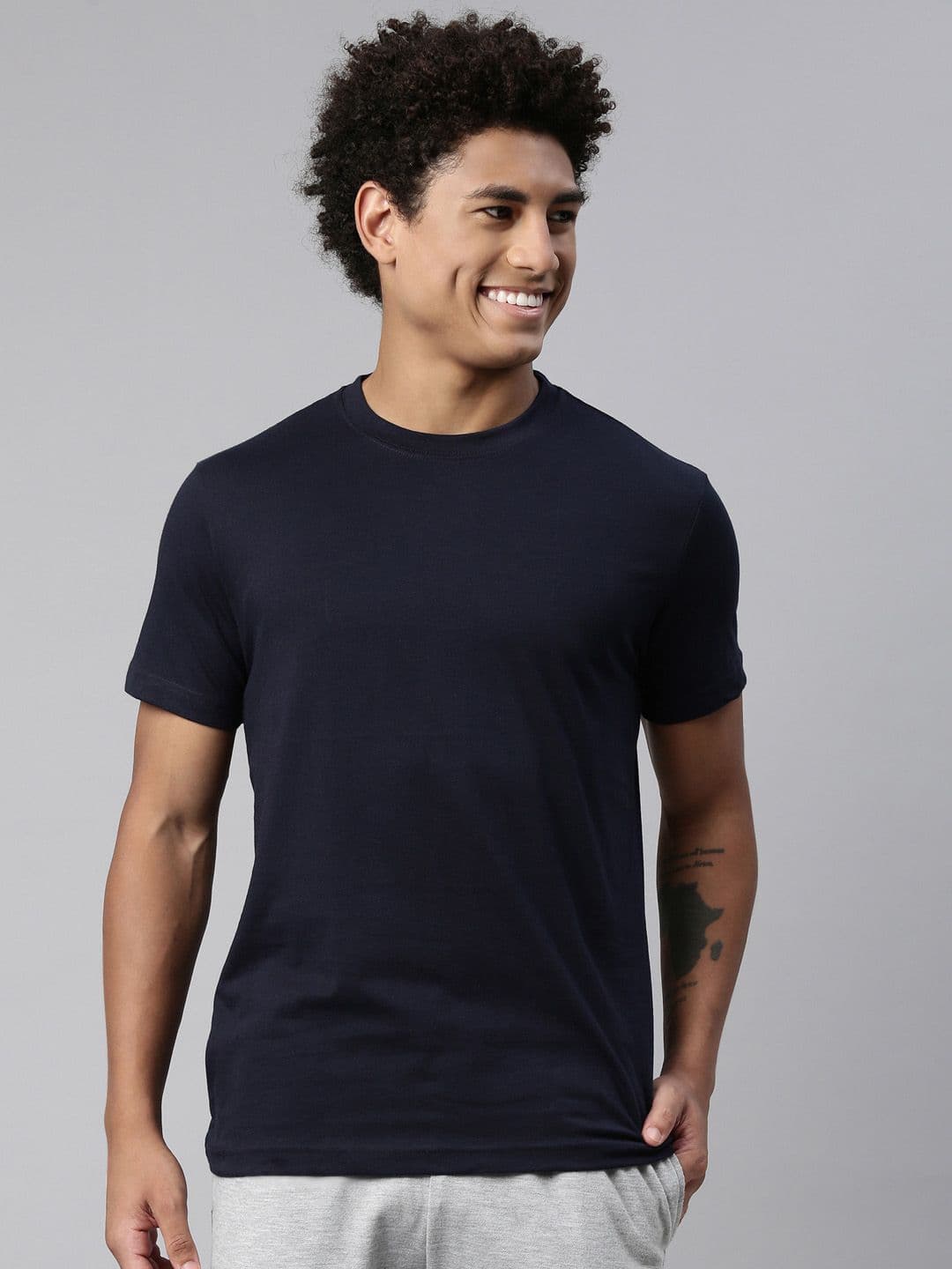 Levis Men Soft Pure Cotton Round Neck Half Sleeve Tshirt