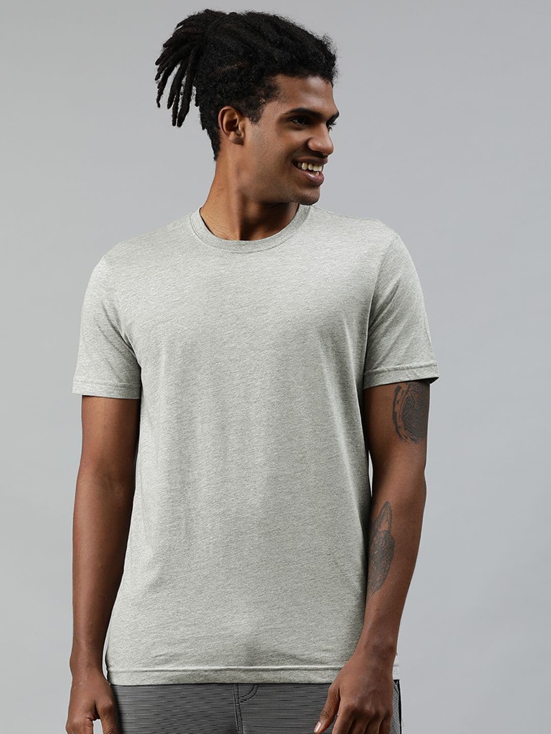 Levis Men Soft Pure Cotton Round Neck Half Sleeve Tshirt
