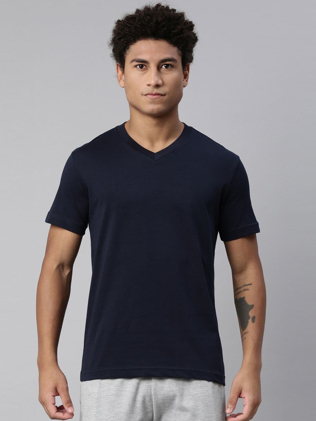Levis Men Pure Cotton V Neck Short Sleeve Tshirt