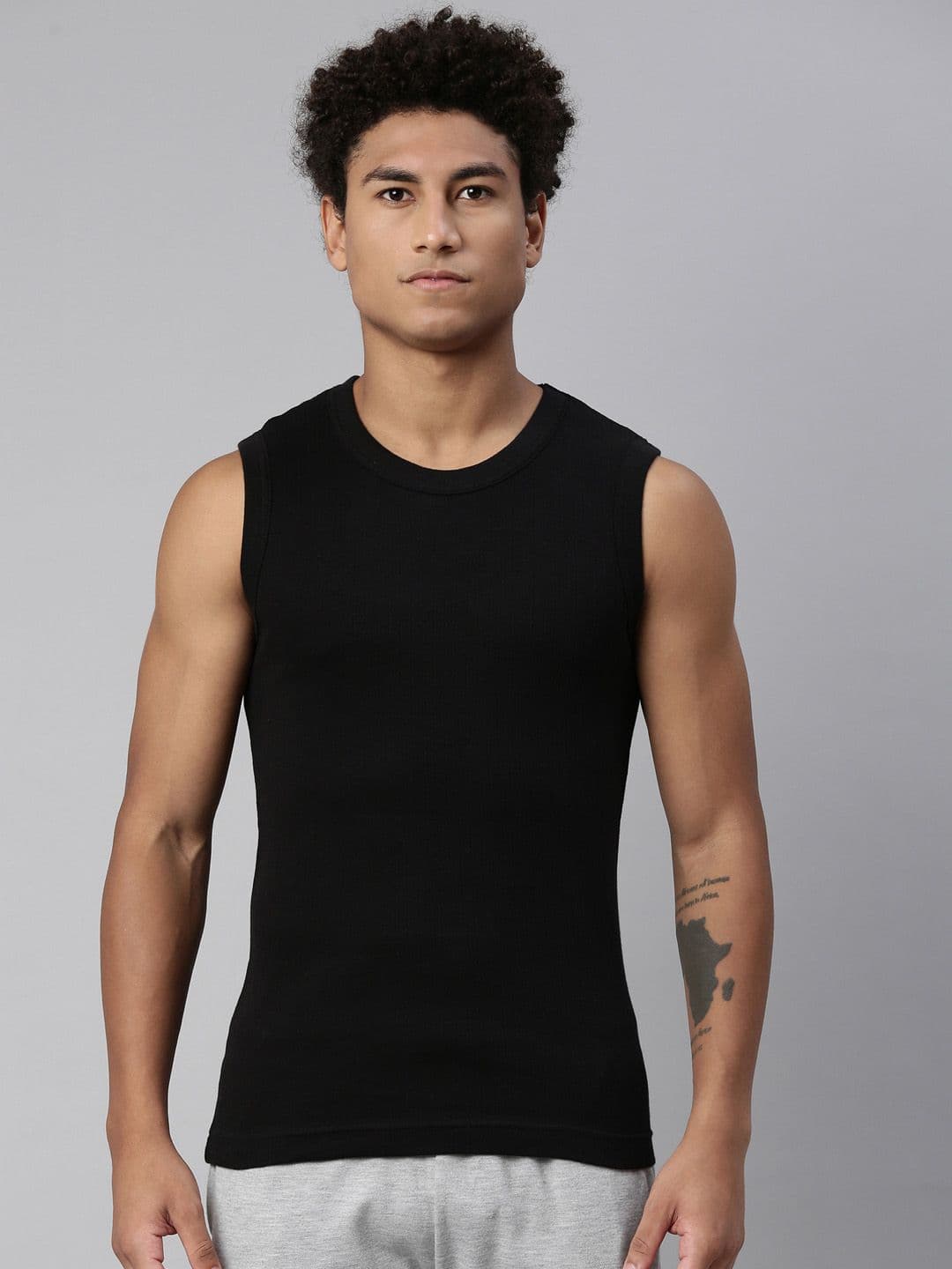 Levis Men Solid Scoop Neck Sleeveless Pure Cotton Rib Easy Tuck Gym Vest
