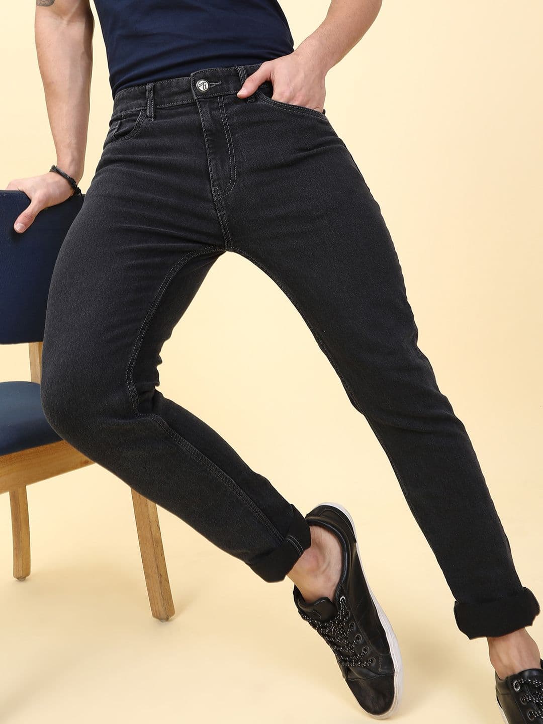 The Indian Garage Co Men Black Slim Fit Mid-Rise Clean Look Jeans - view 1