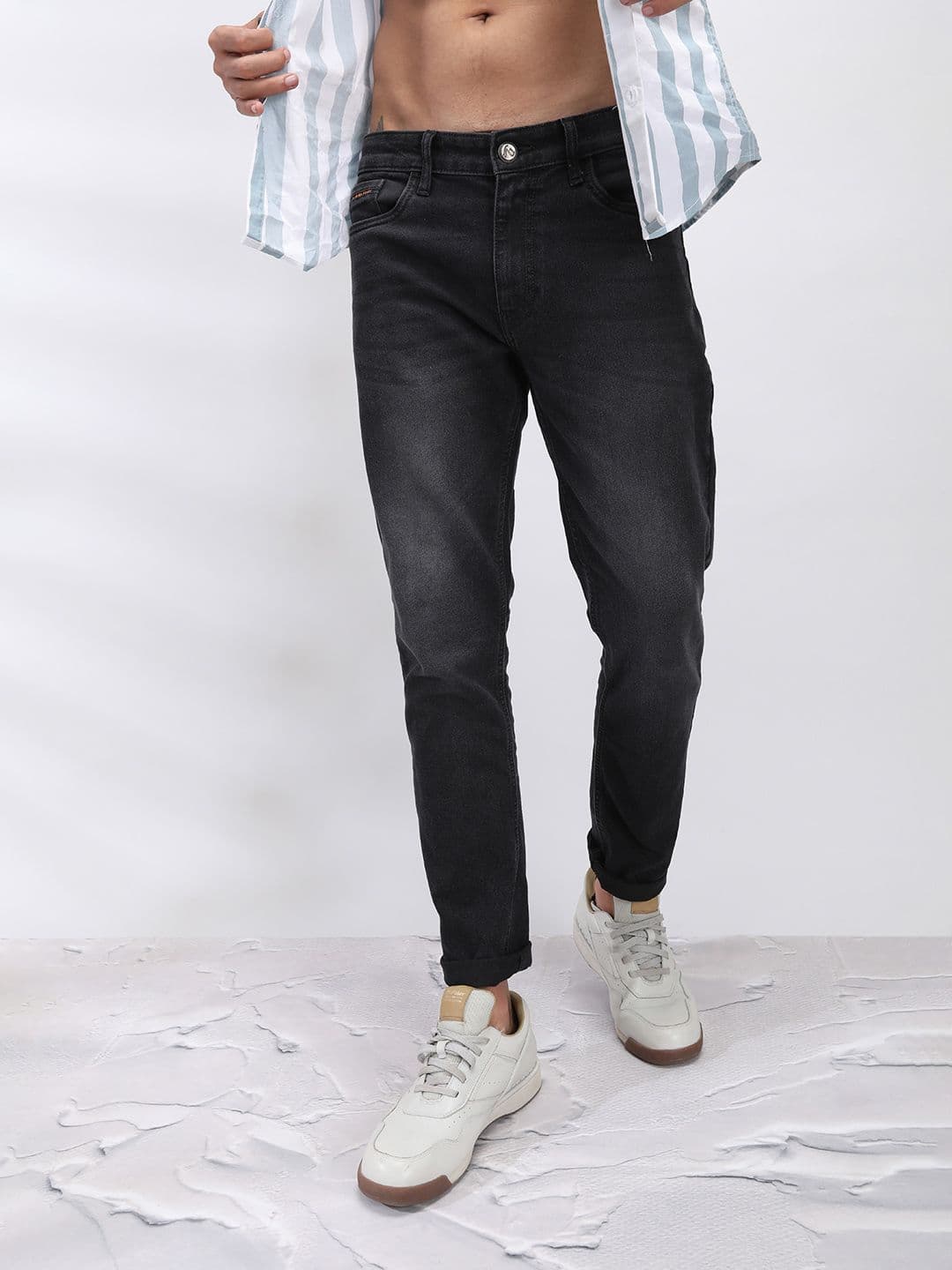 The Indian Garage Co Men Black Slim Fit Mid-Rise Clean Look Jeans - view 1