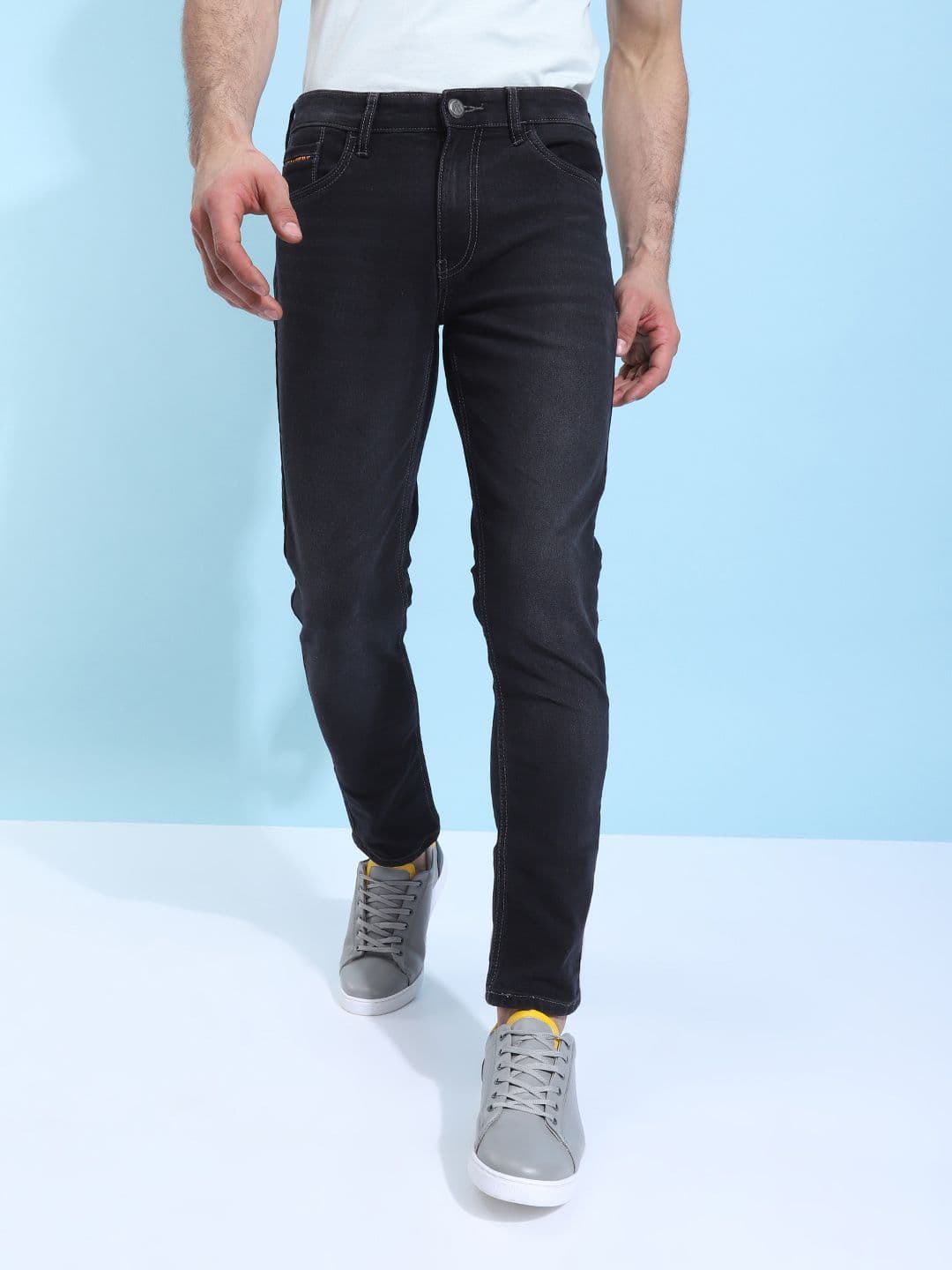 The Indian Garage Co Men Black Slim Fit Mid-Rise Clean Look Jeans - view 1