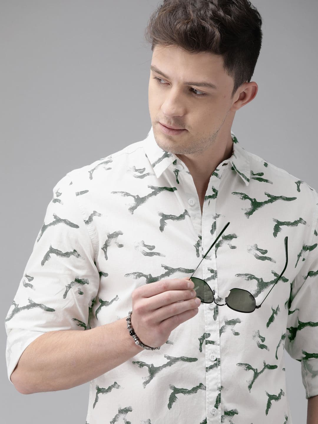 Roadster Men White & Green Regular Fit Printed Casual Shirt - view 1