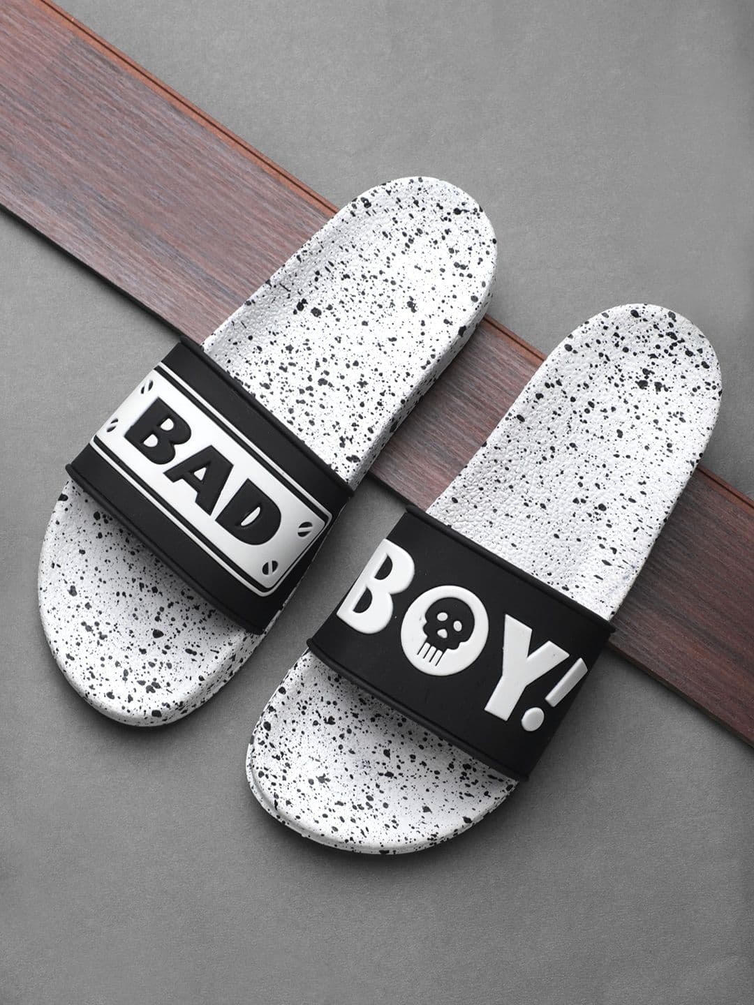 Pampy Angel Men Black & White Printed Sliders - view 1