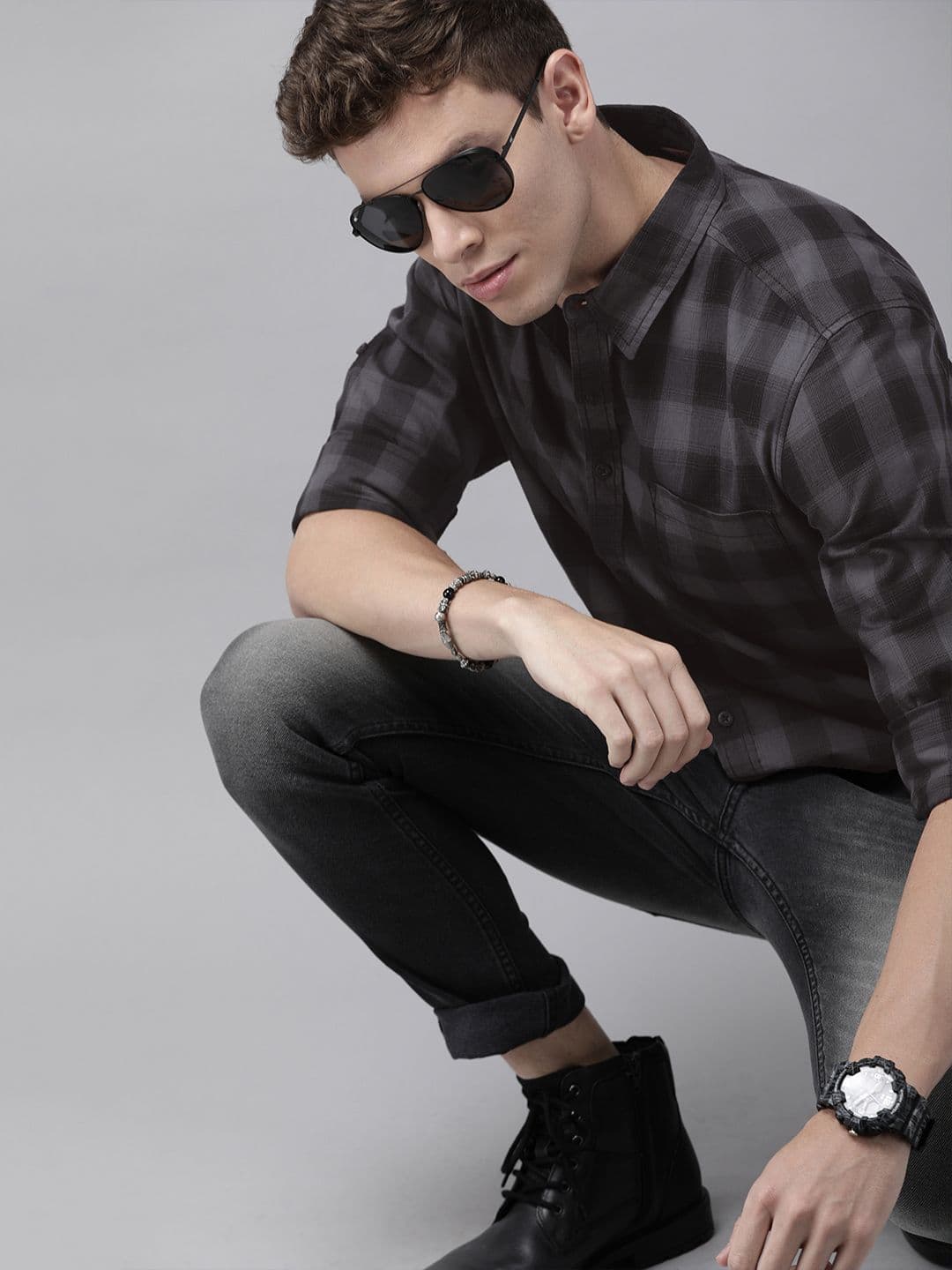 Roadster Men Charcoal Grey & Navy Blue Regular Fit Checked Casual Shirt - view 1