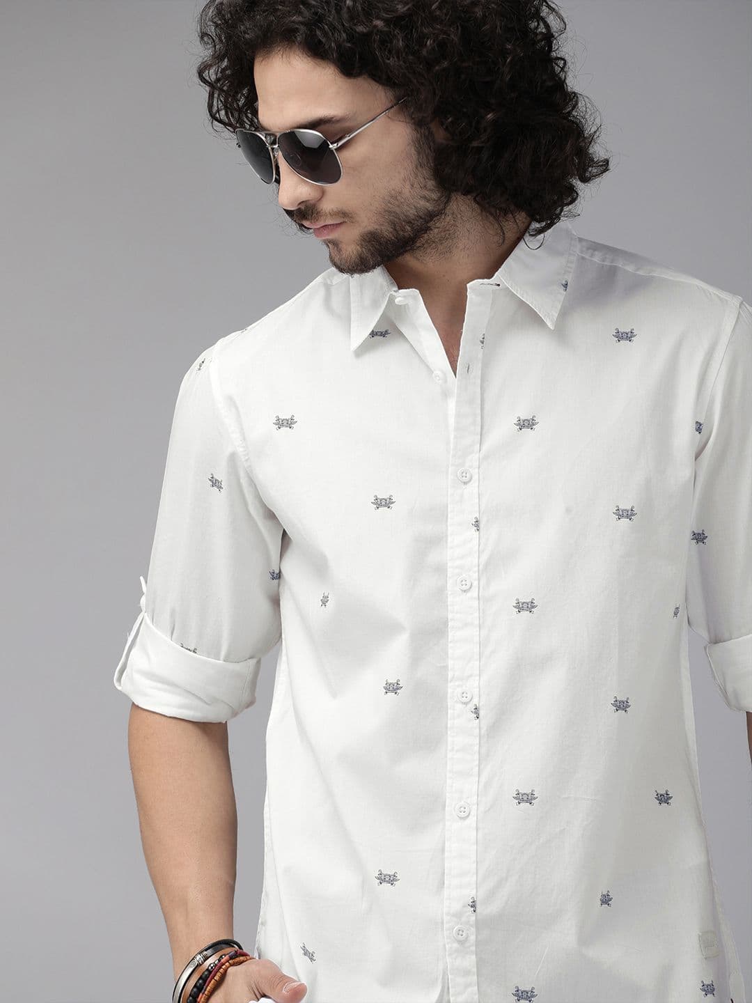 The Roadster Lifestyle Co Men White & Navy Blue Regular Fit Printed Cotton Casual Shirt - view 1