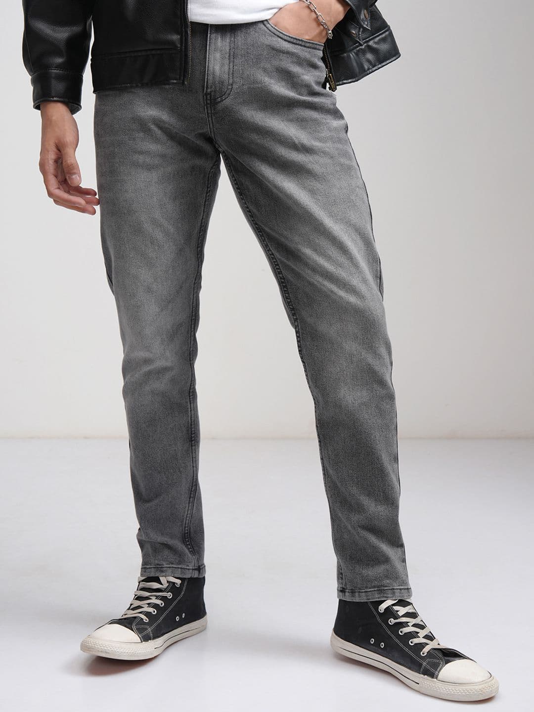 HIGHLANDER Men Grey Slim Tapered Fit Mid-Rise Clean Look Jeans - view 1