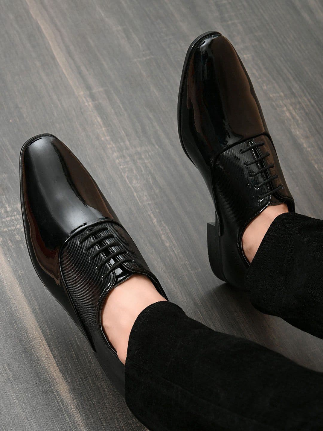San Frissco Men Black Solid Patent Glossy Lightweight Lace-Up Oxford Shoes - view 1