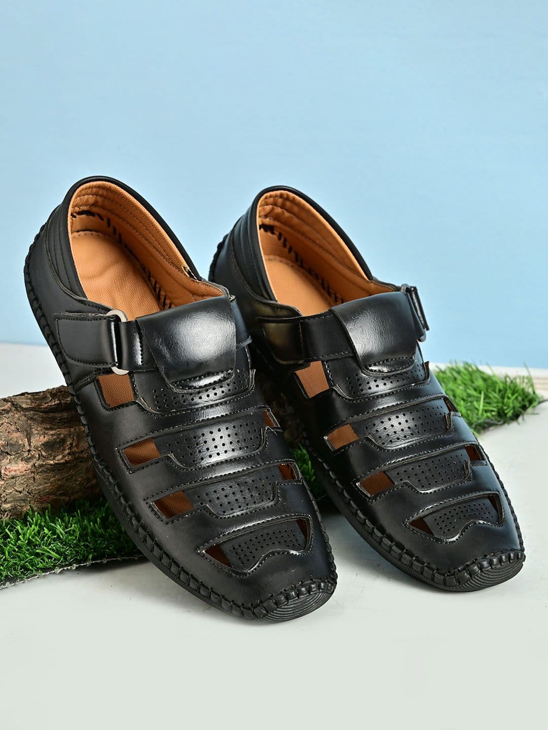 INVICTUS Men Black Shoe-Style Sandals - view 1