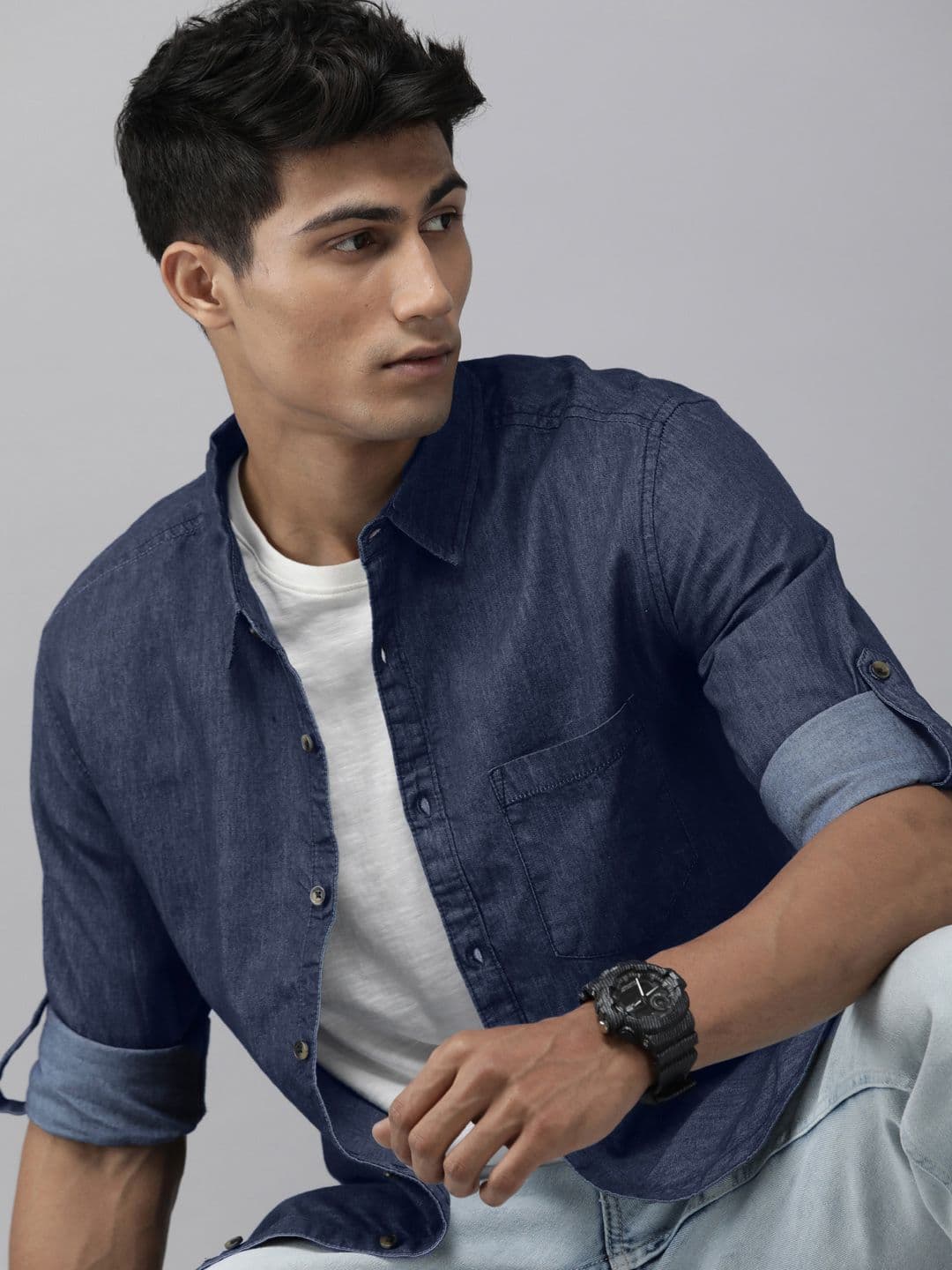 The Roadster Lifestyle Co Men Navy Blue Solid Cotton Chambray Shirt - view 1