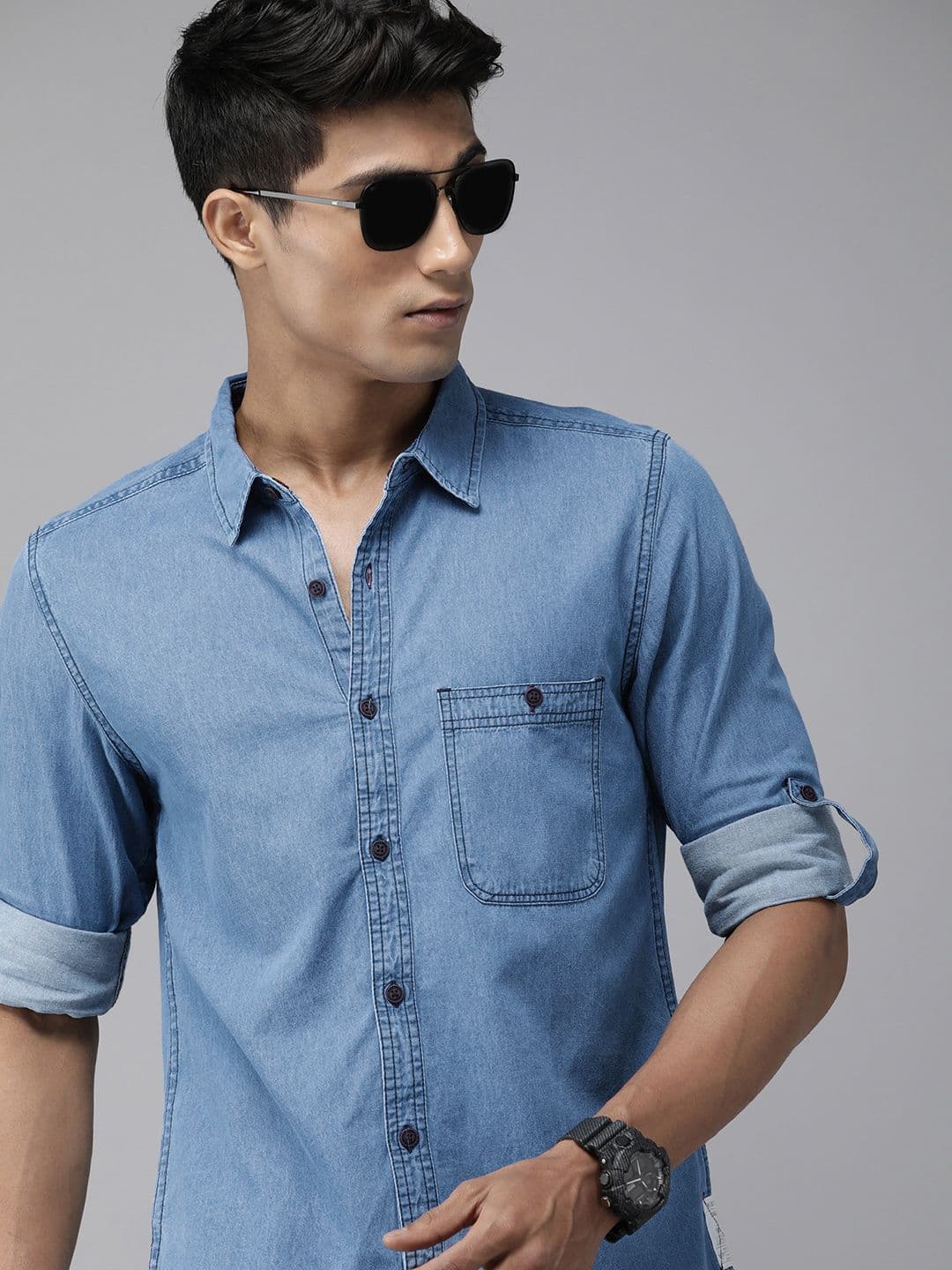 The Roadster Lifestyle Co Men Blue Solid Cotton Chambray Shirt - view 1
