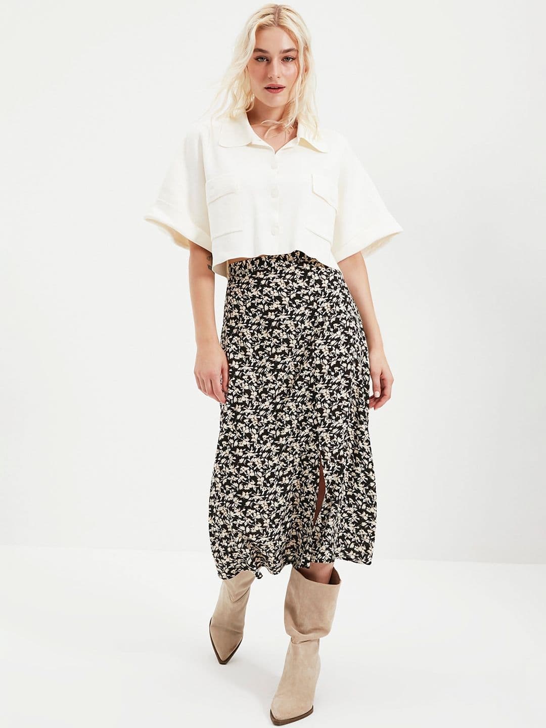 Trendyol Women Black & Pink Printed A-Line Midi Skirt - view 1