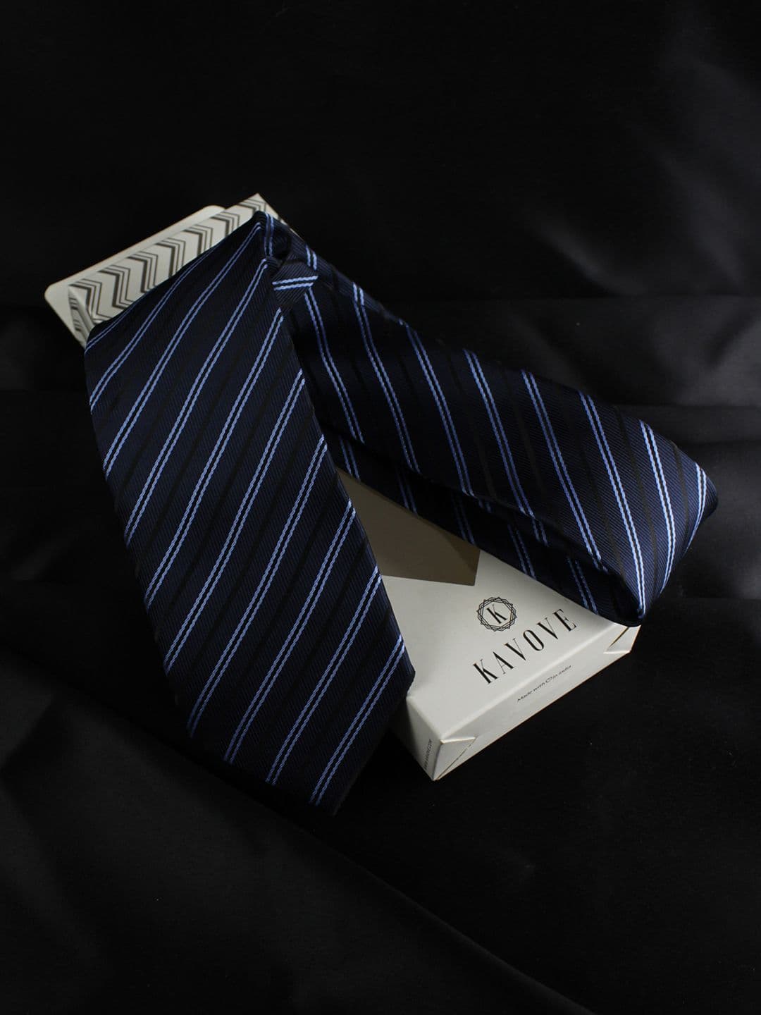 Kavove Men Blue Striped Broad Tie - view 1