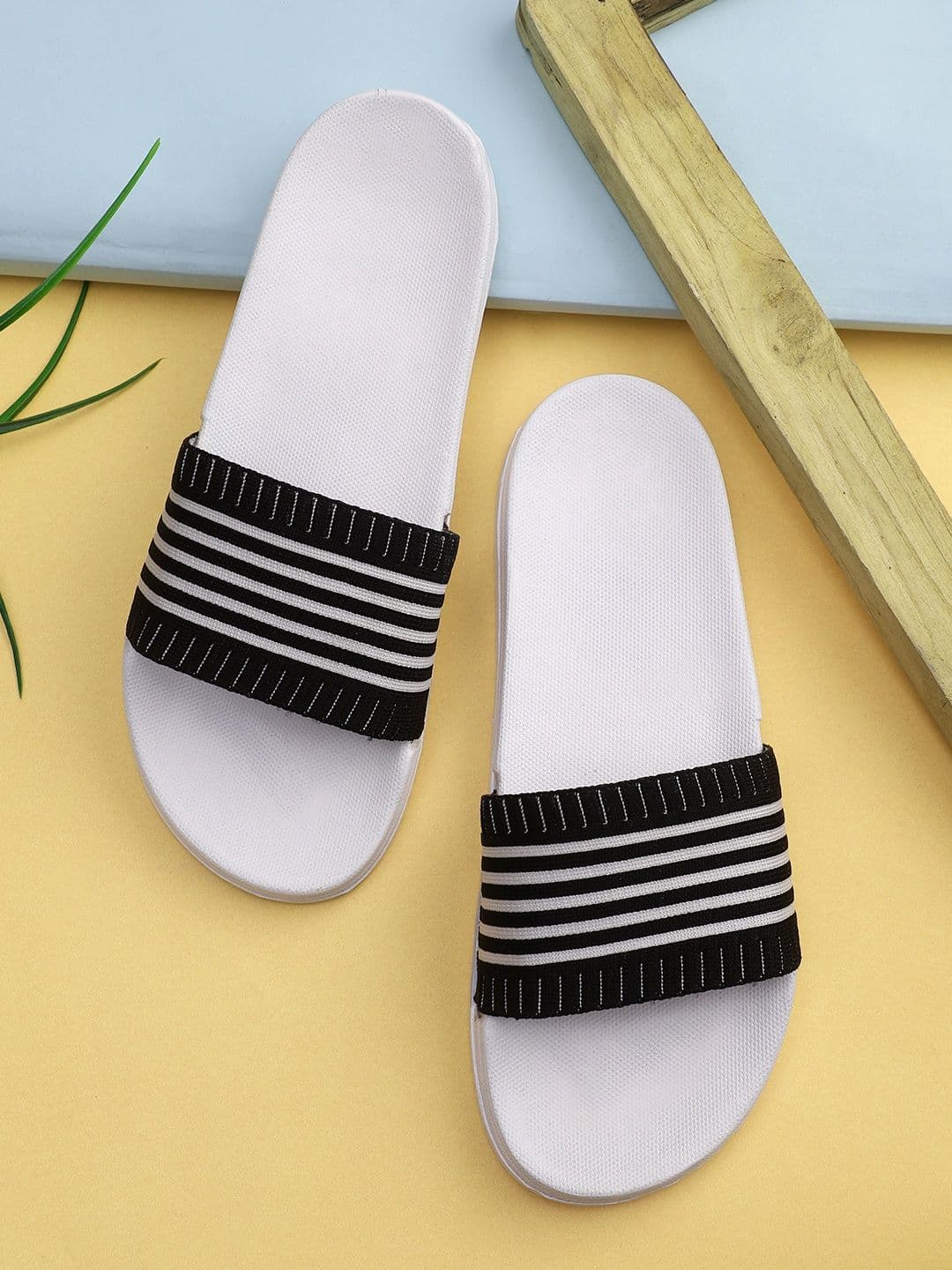 Pampy Angel Men White & Black Printed Rubber Sliders - view 1