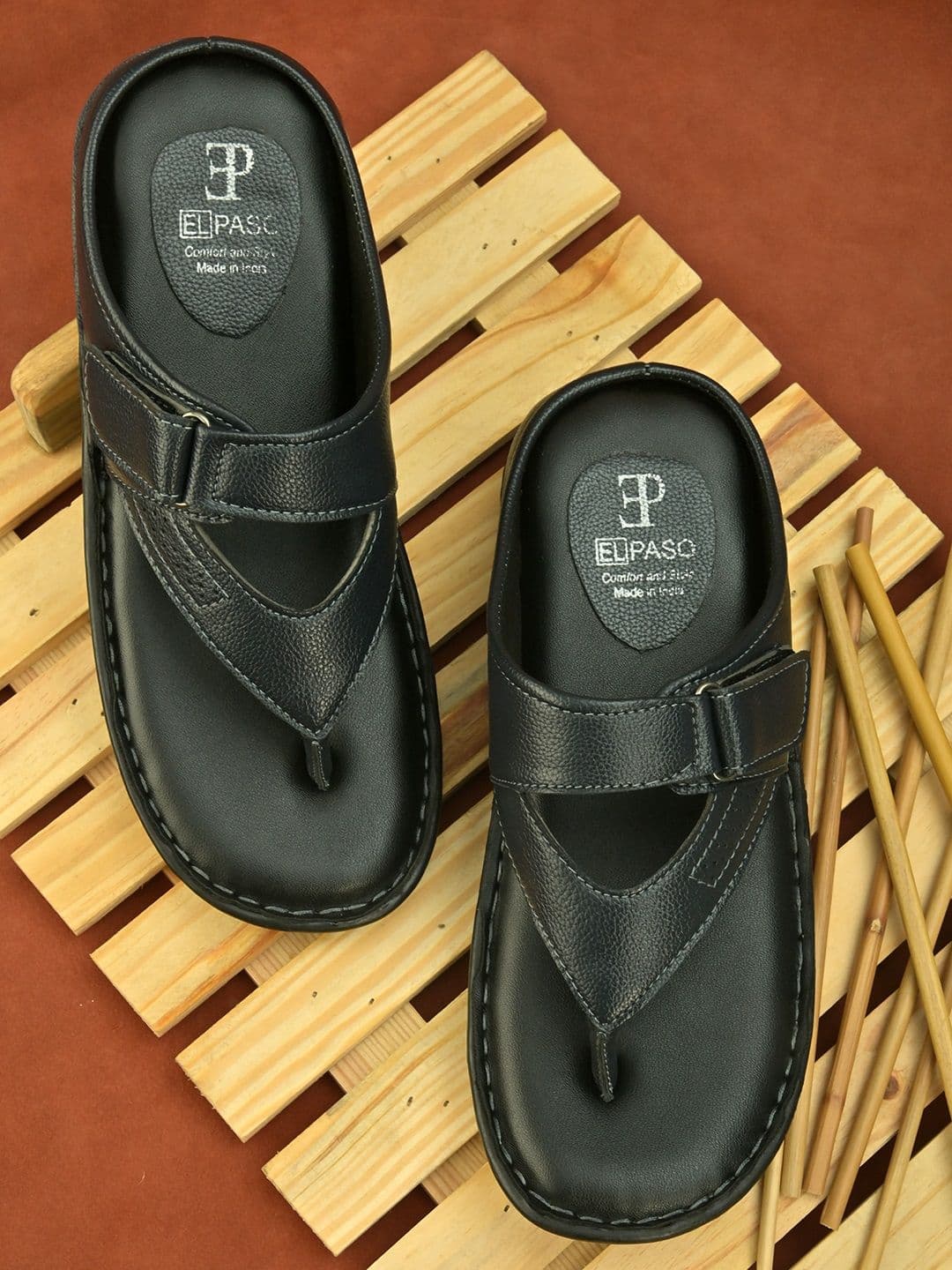 El Paso Men Blue Textured Comfort Sandals - view 1