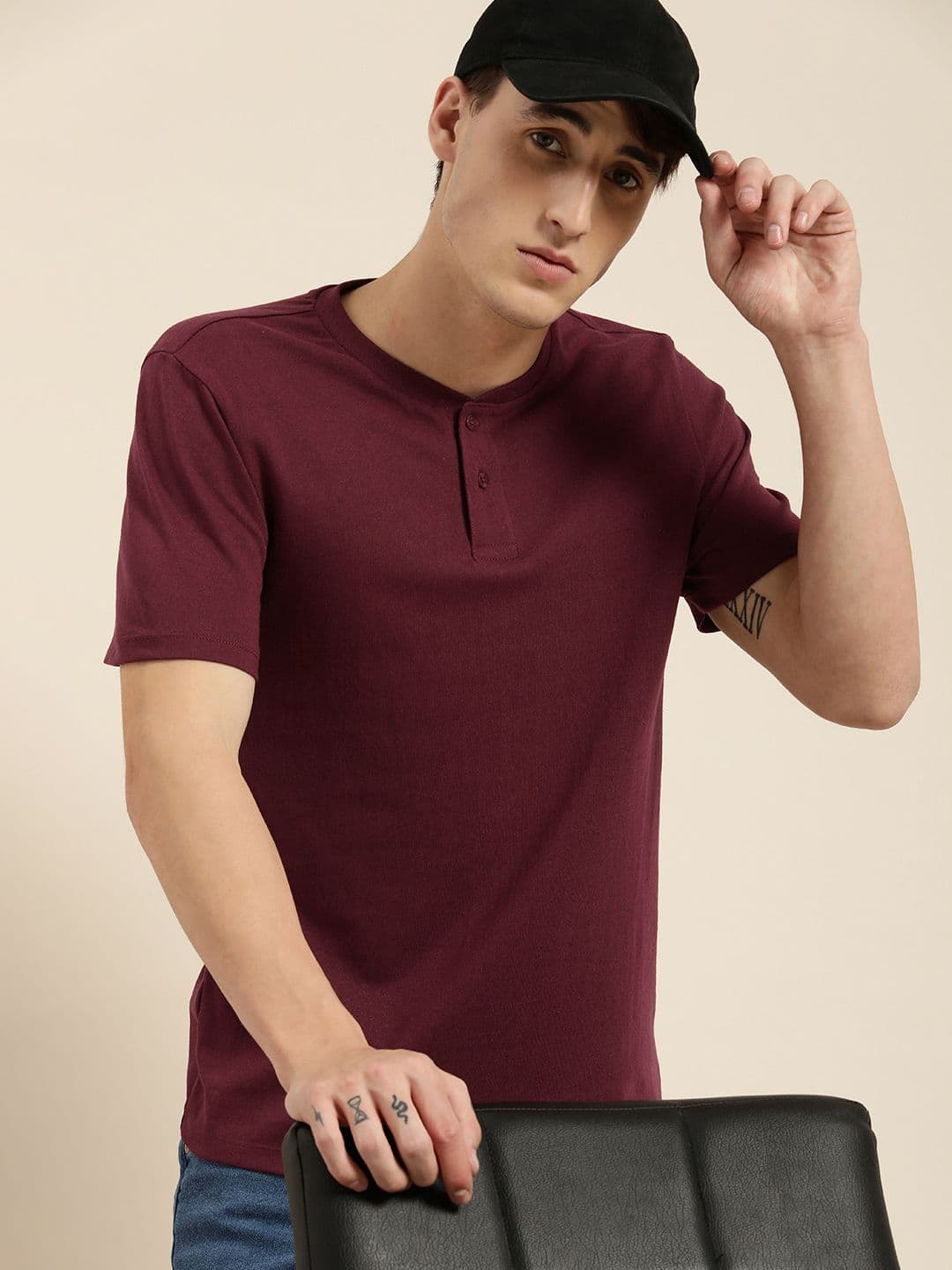 encore by INVICTUS Men Maroon Solid Henley Neck Casual T-shirt - view 1