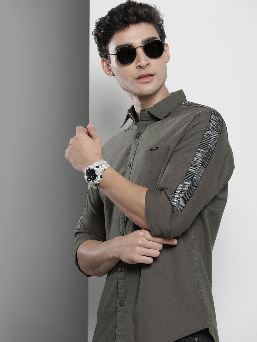 The Indian Garage Co Men Charcoal Black Solid Slim Fit Casual Shirt - view 1