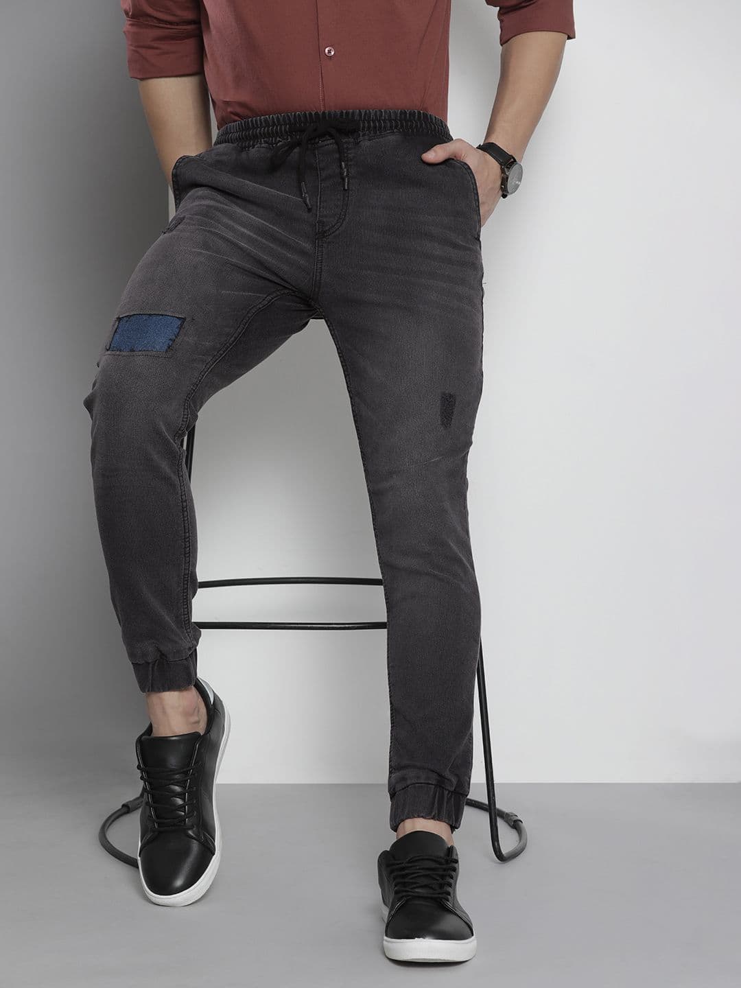 The Indian Garage Co Men Charcoal Black Slim Fit Light Fade Applique Stretchable Jeans - view 1