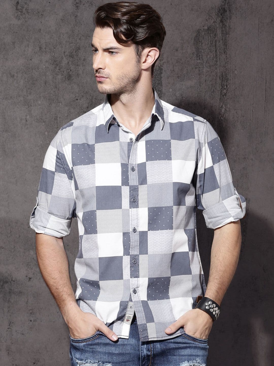 Roadster Men White & Blue Regular Fit Checked Casual Shirt - view 1