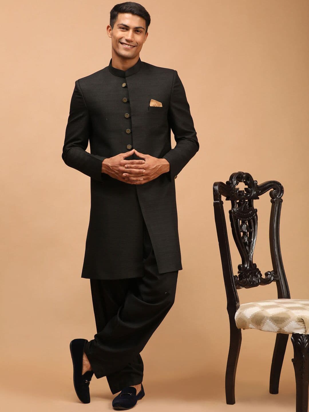 VASTRAMAY Men Black Solid Sherwani Set - view 1