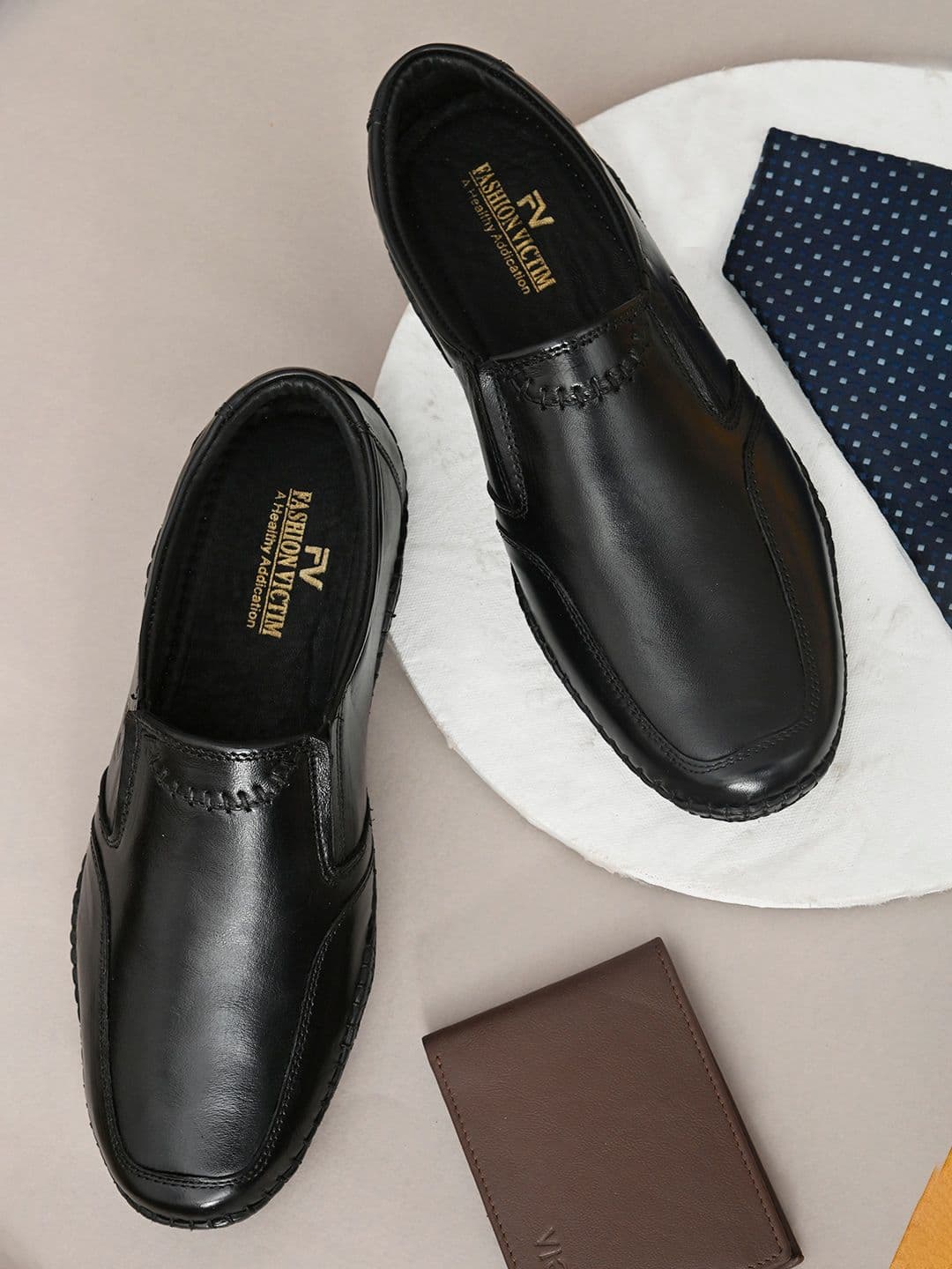 Fashion Victim Men Black Solid Leather Formal Loafers - view 1