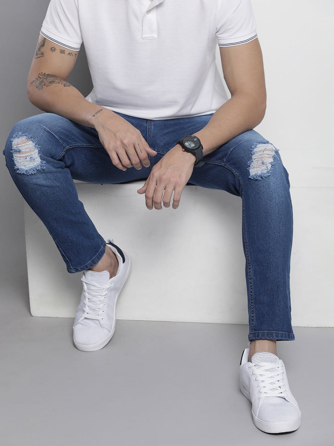 The Indian Garage Co Men Relaxed Fit Low Distress Light Fade Stretchable Jeans - view 1
