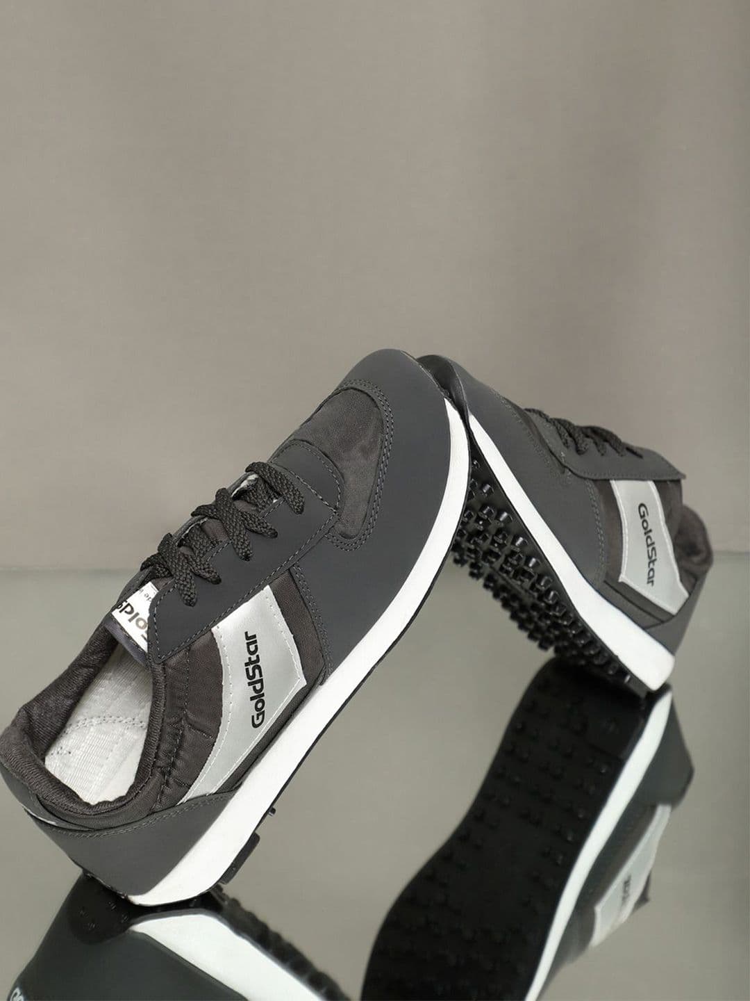 Goldstar Men Running Non-Marking Shoes - view 1