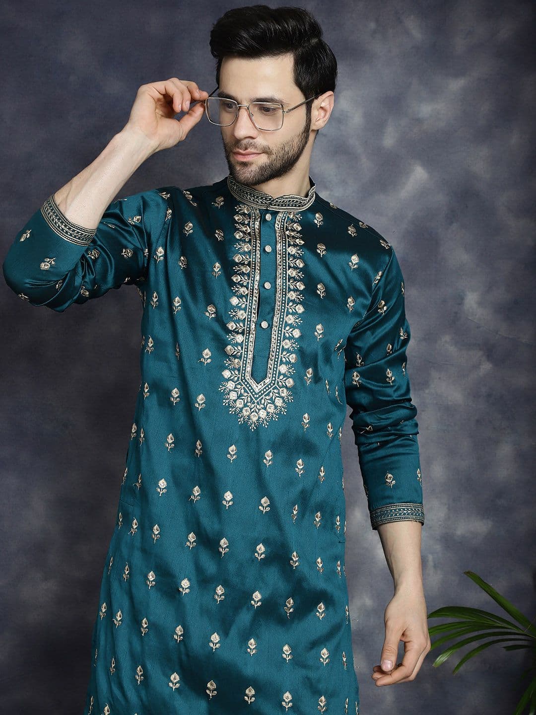 Jompers Mandarin Collar Chikankari Embroidered Kurta - view 1