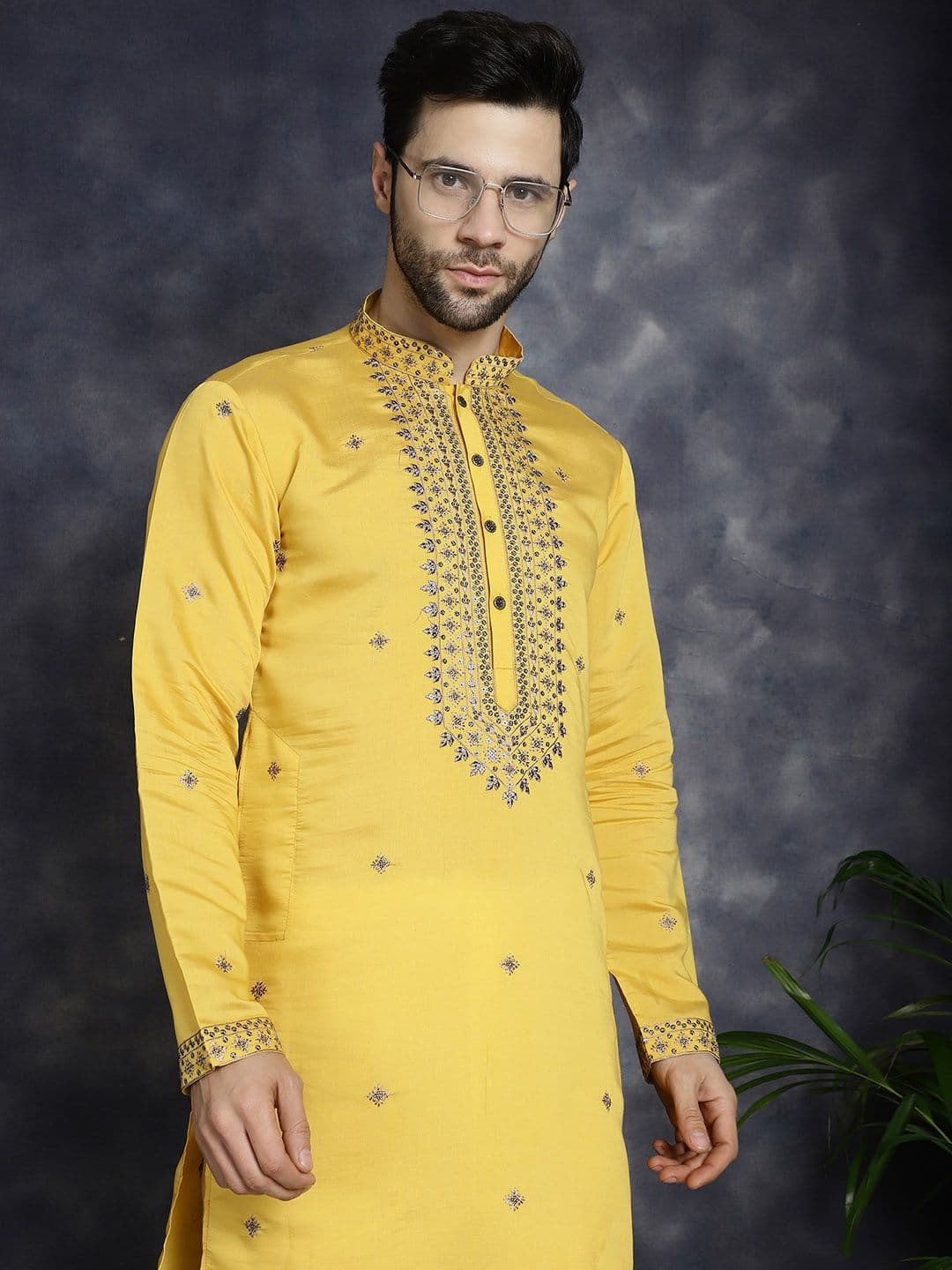 Jompers Ethnic Motifs Embroidered Mandarin Collar Sequins Cotton Silk Straight Kurta - view 1