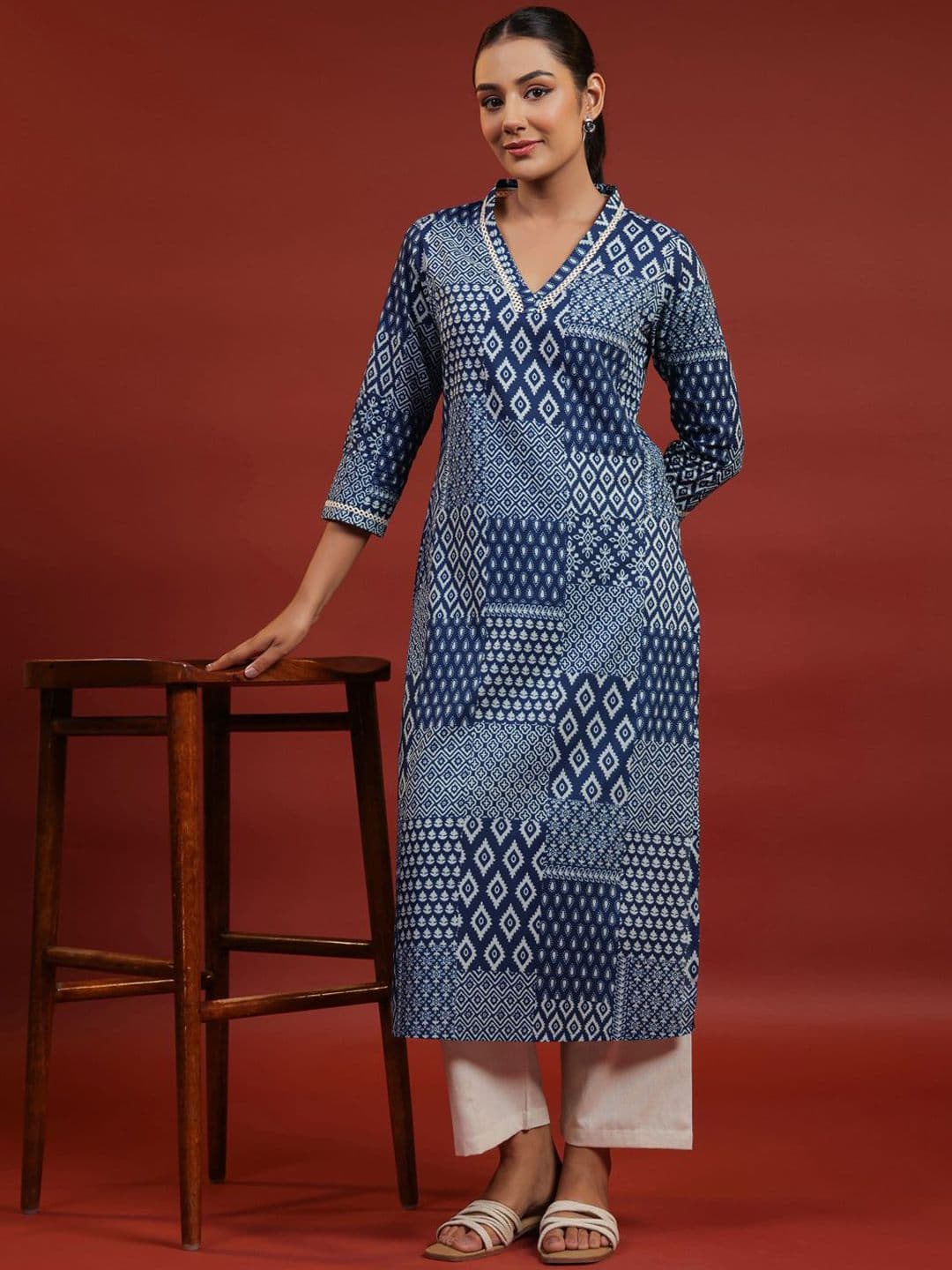 anayna Geometric Printed V-Neck Pure Cotton Straight Kurta - view 1
