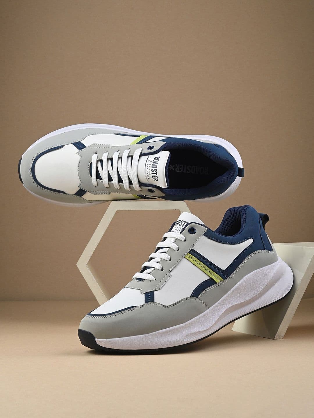The Roadster Lifestyle Co Men Colourblocked Running Shoes - view 1