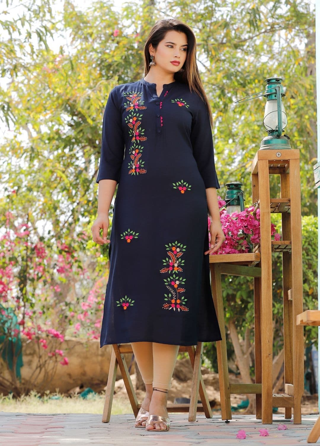 Mehsoos Women Thread Work Kurta - view 1