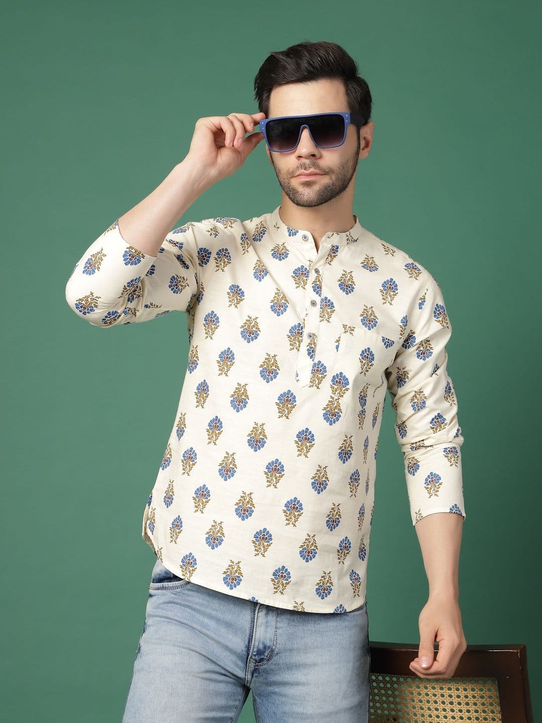 Sangria X fwd White Floral Printed Band Collar Regular Pure Cotton Straight Kurta - view 1
