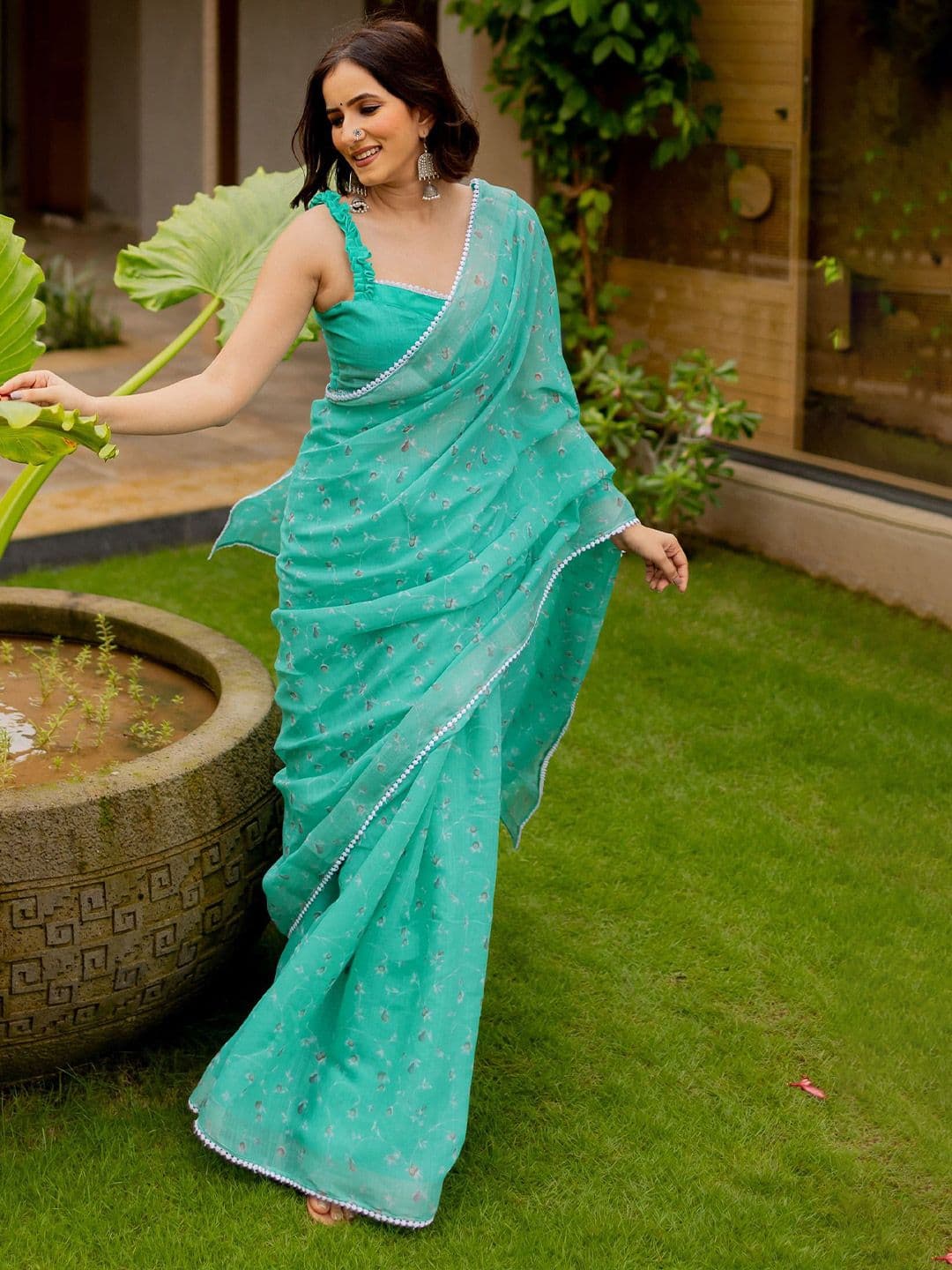 KALINI Floral Printed Saree With Blouse Piece - view 1